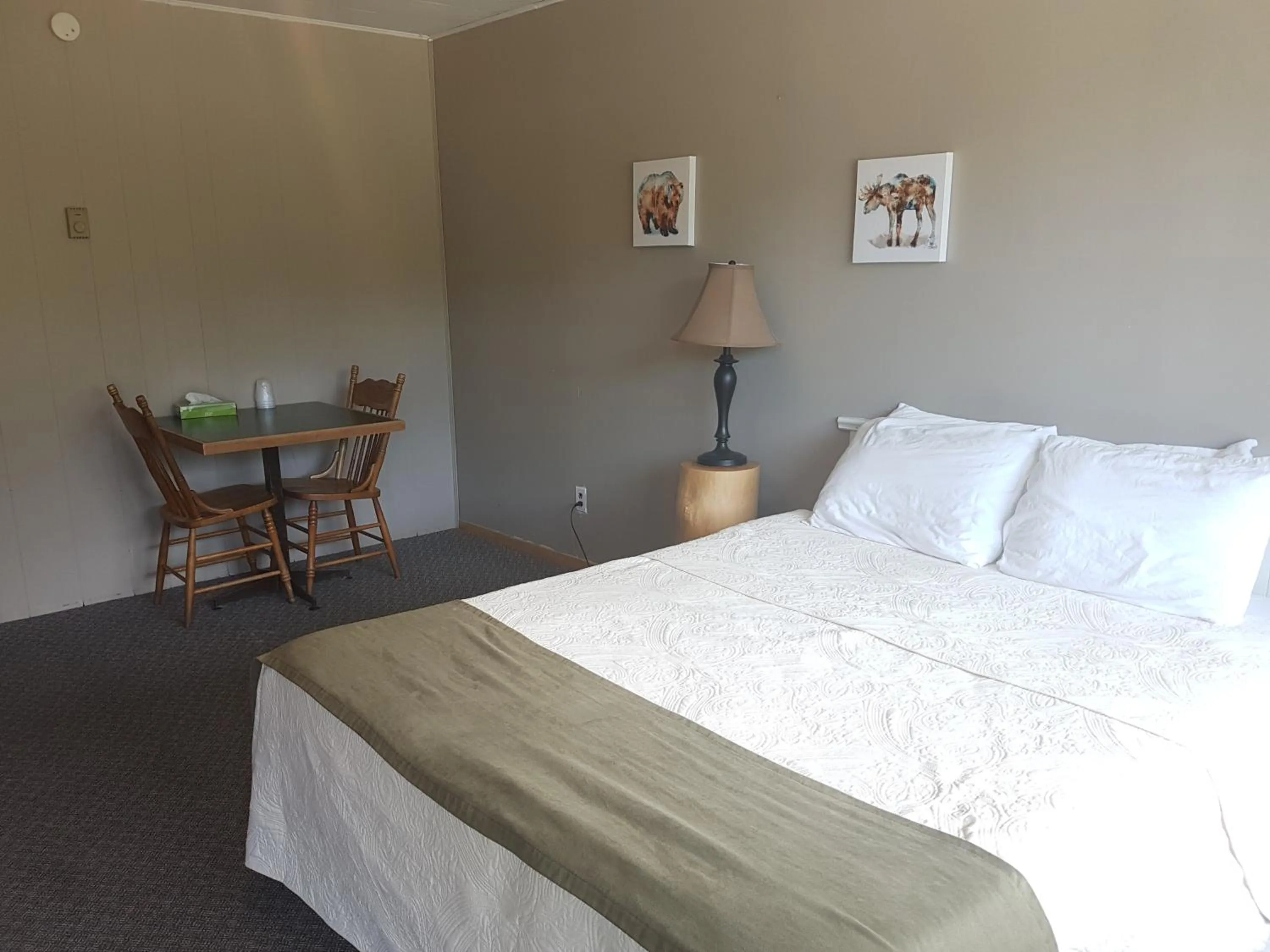 Bedroom, Bed in The Spirit Rock Outpost & Lodge