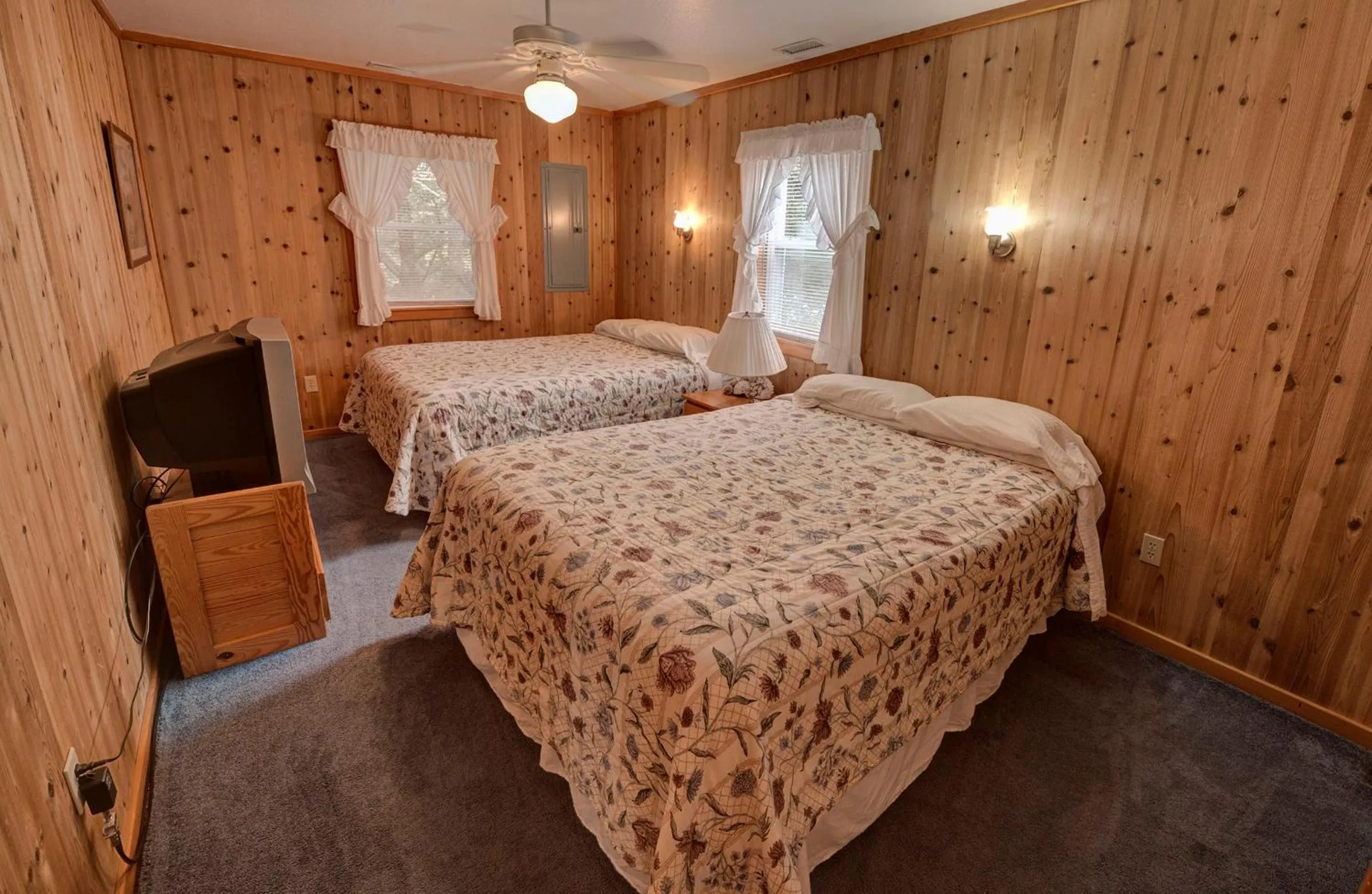 Bed in Outer Banks Motel - Village Accommodations