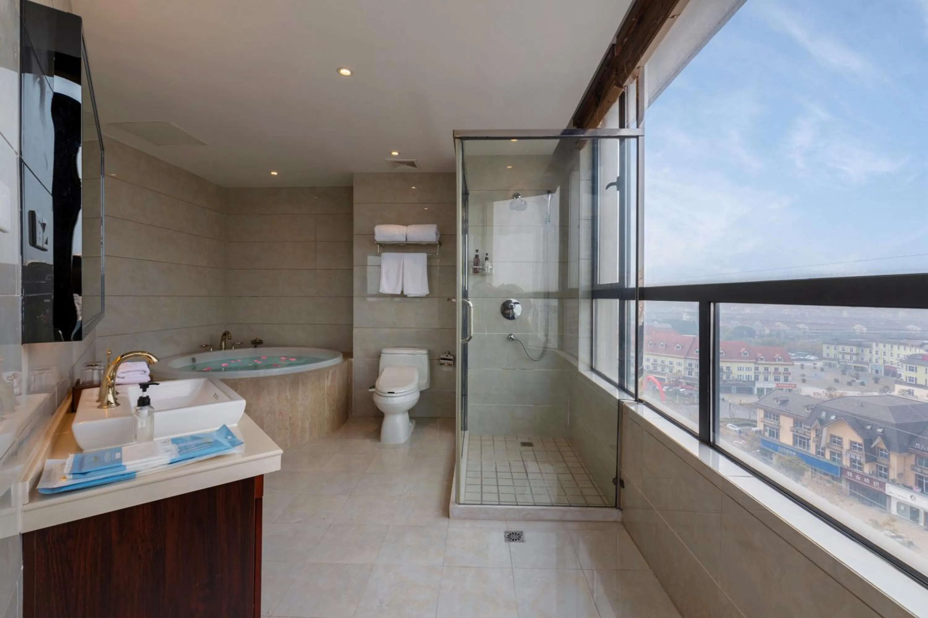 Toilet in Huzhou Wealth Hotel