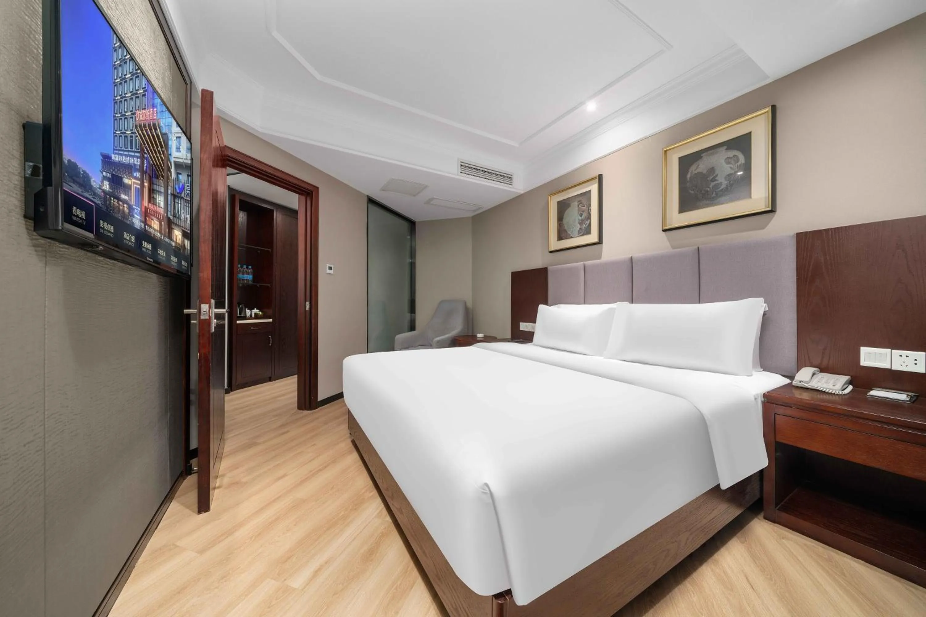Bedroom, Bed in Huzhou Wealth Hotel