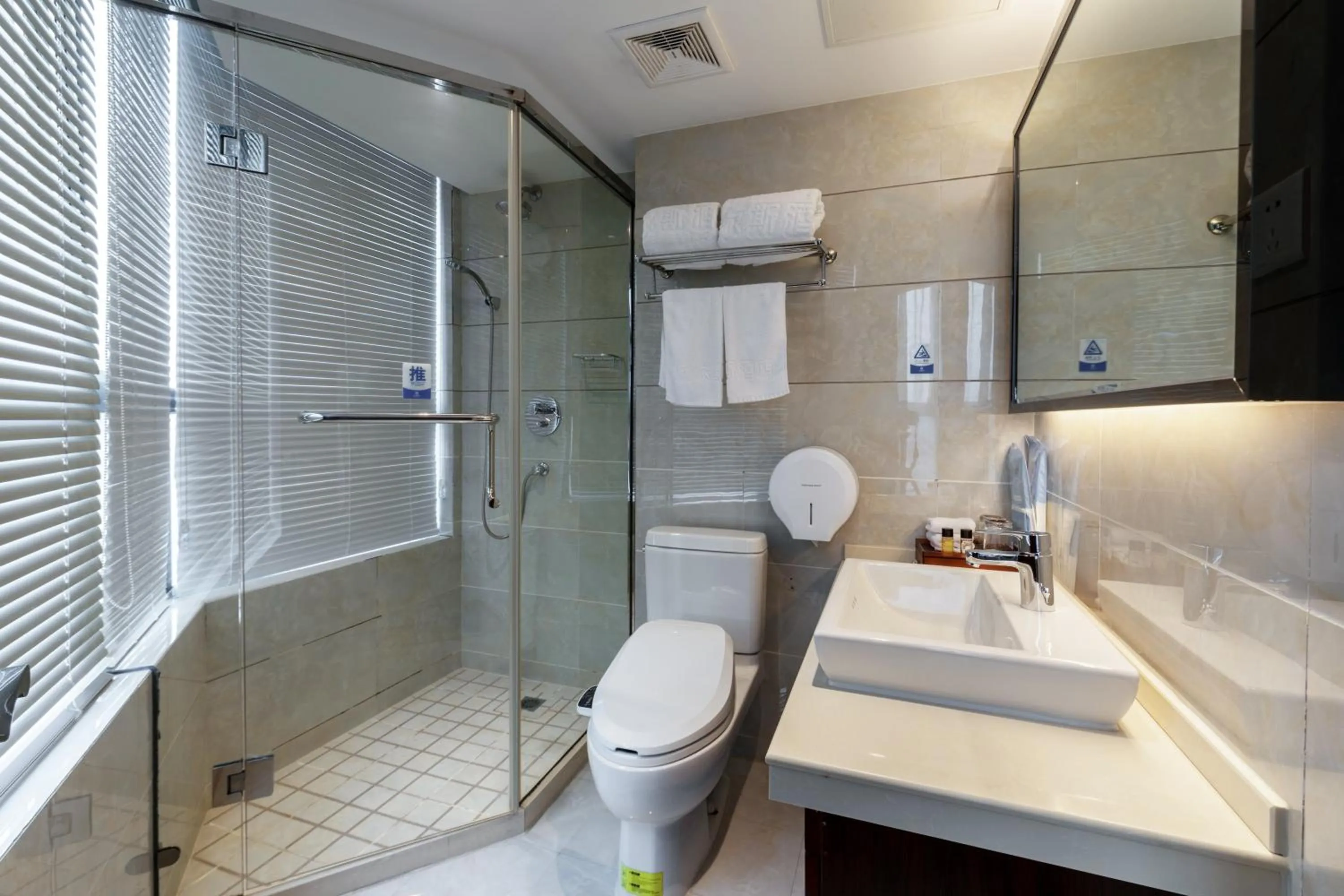 Shower in Huzhou Wealth Hotel