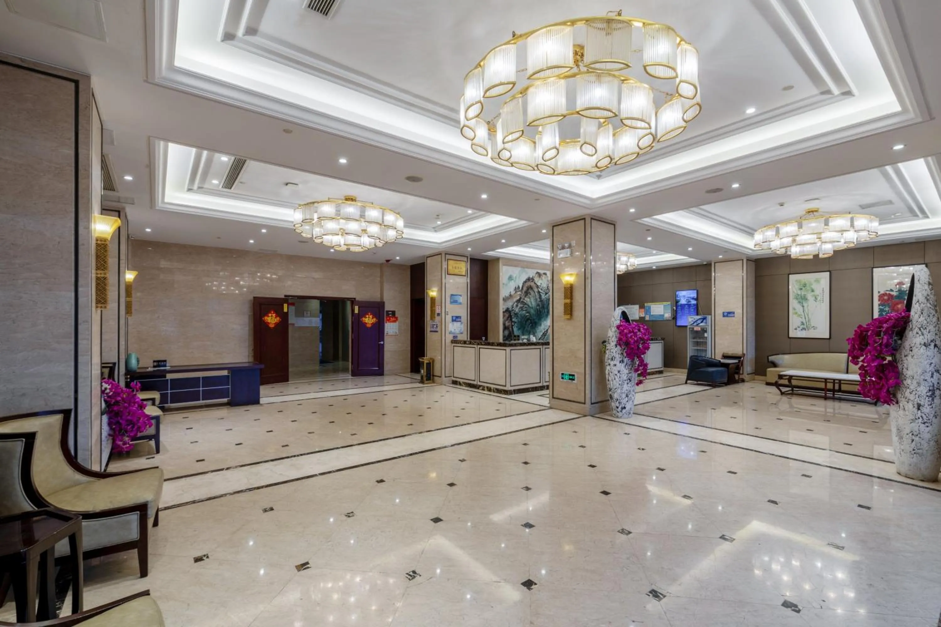 Lobby or reception in Huzhou Wealth Hotel