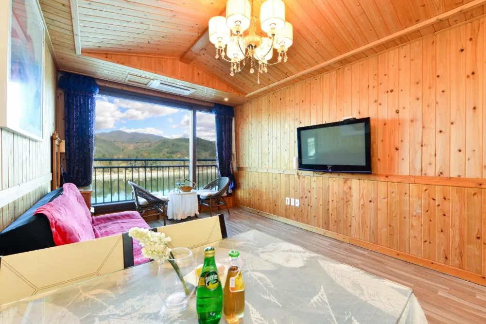 Moonlight Blue Pension