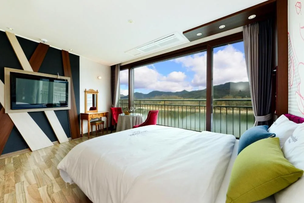 Bed in Moonlight Blue Pension