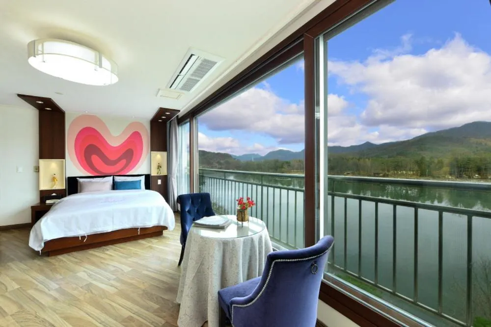 Bed in Moonlight Blue Pension