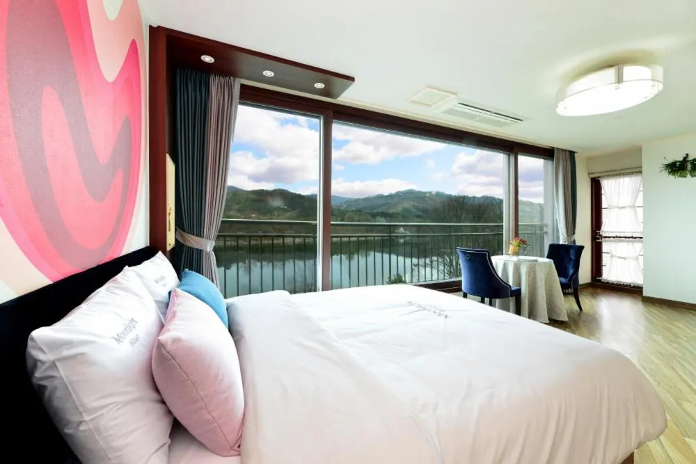 Bed in Moonlight Blue Pension