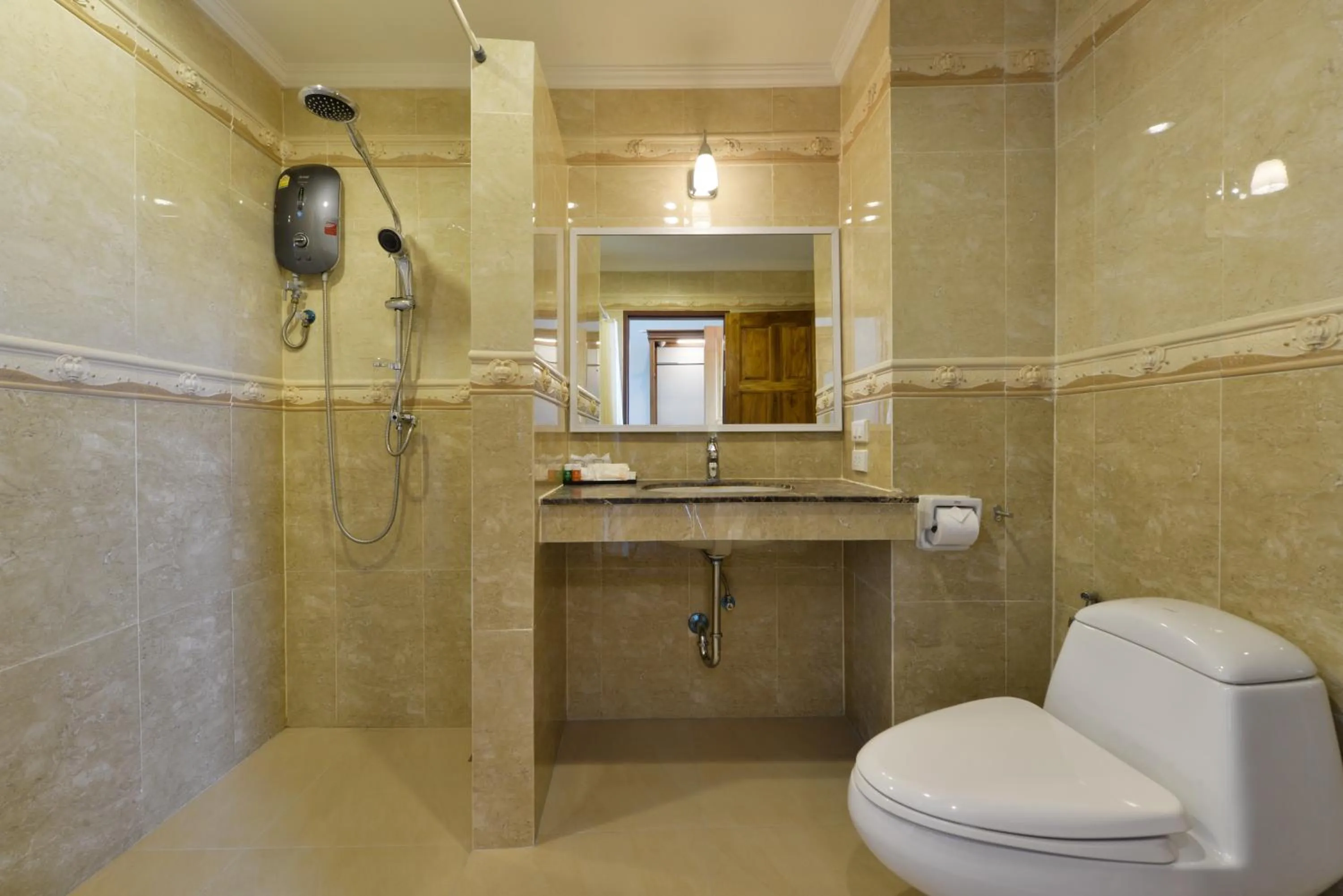 Toilet in Princess River Kwai Hotel