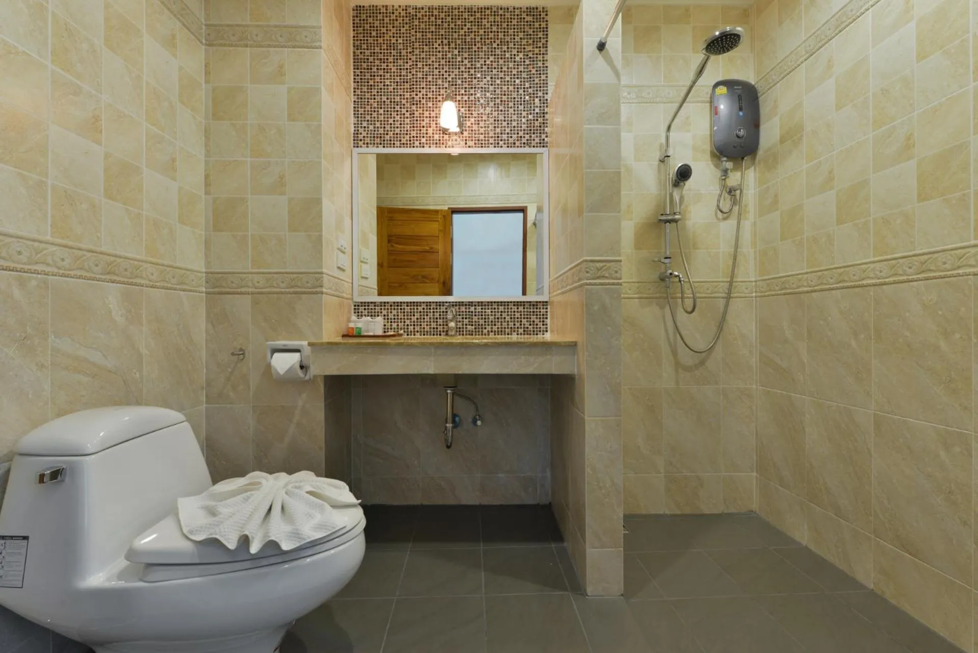 Toilet in Princess River Kwai Hotel