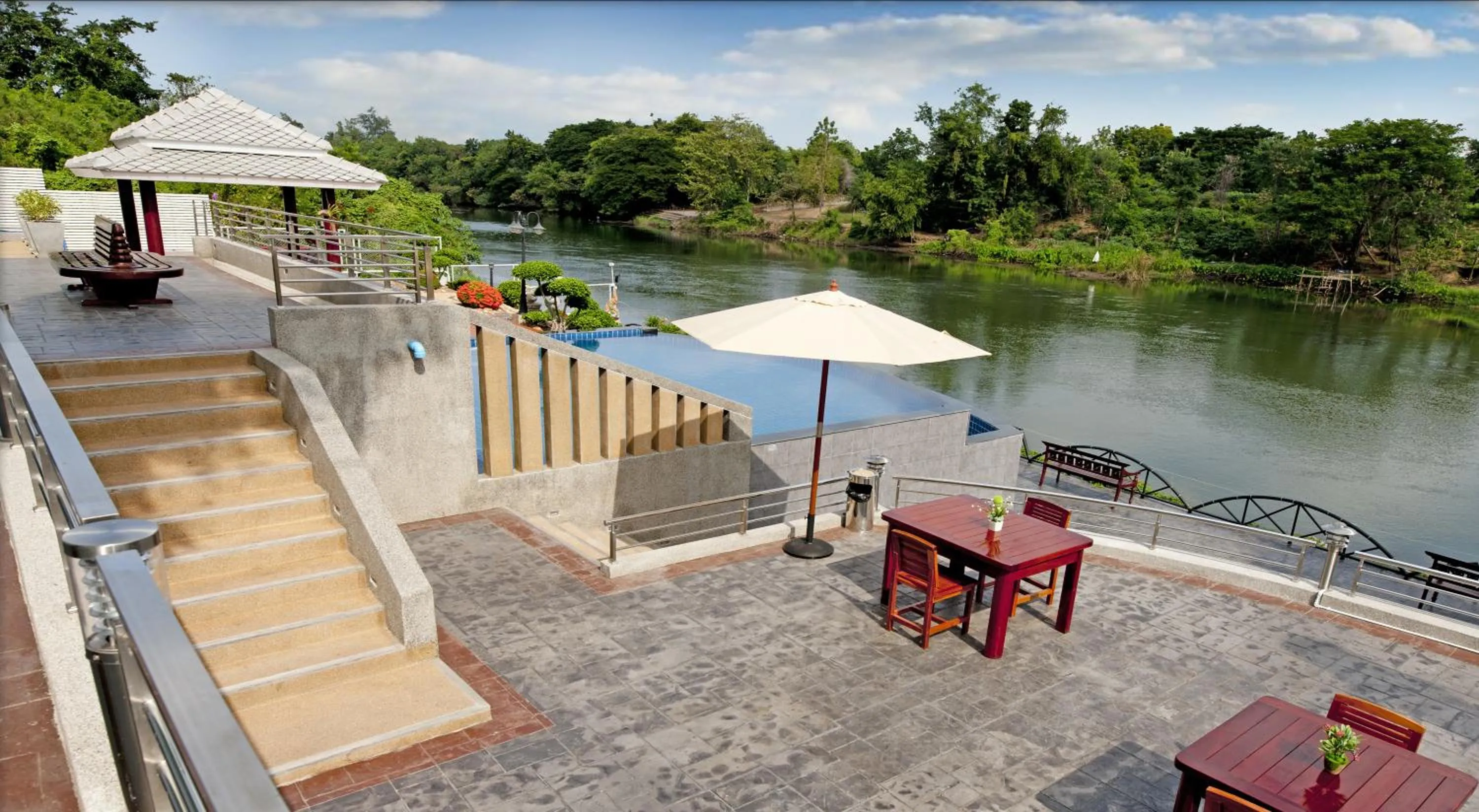Area and facilities in Princess River Kwai Hotel
