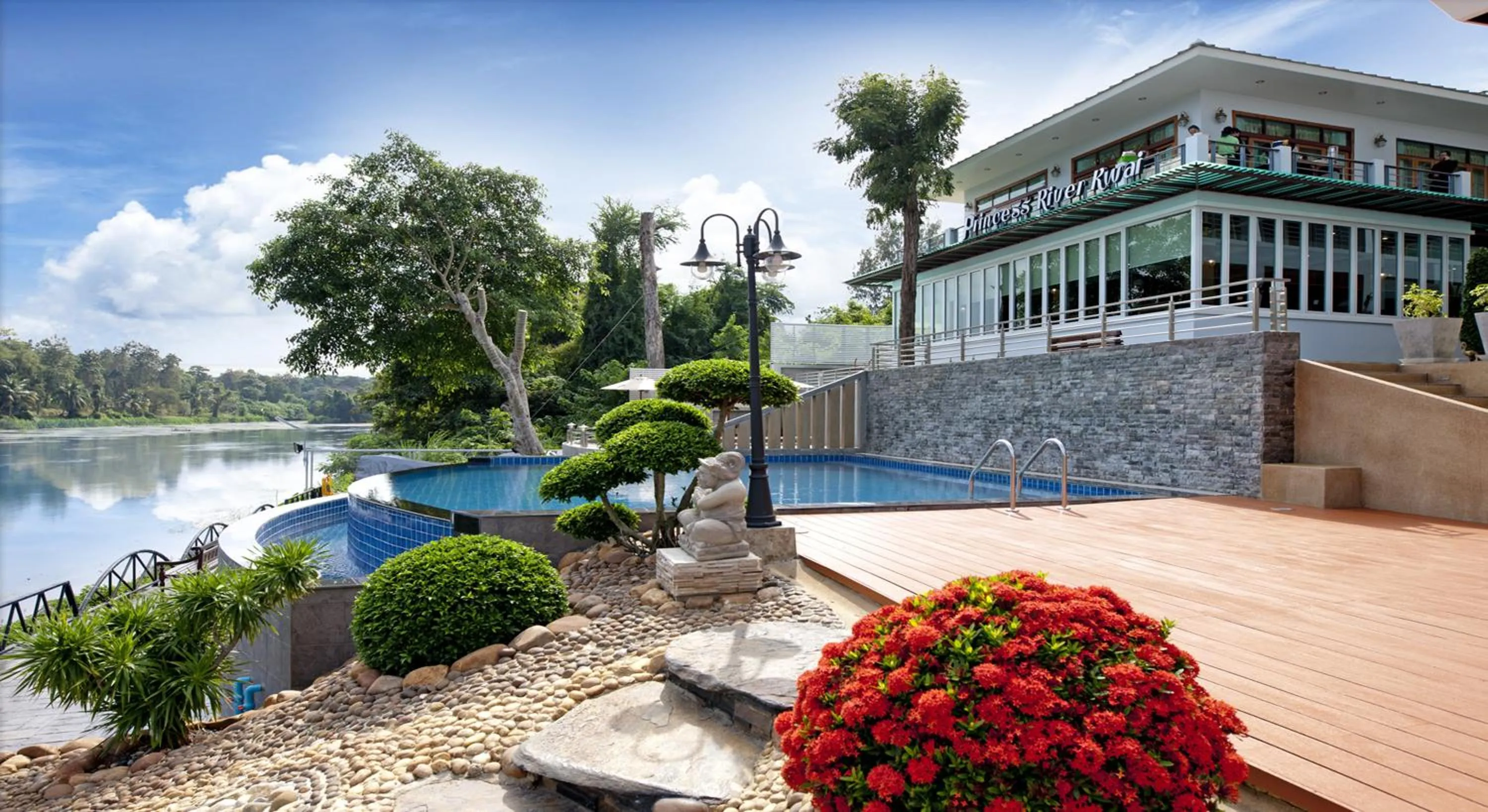 Swimming pool in Princess River Kwai Hotel