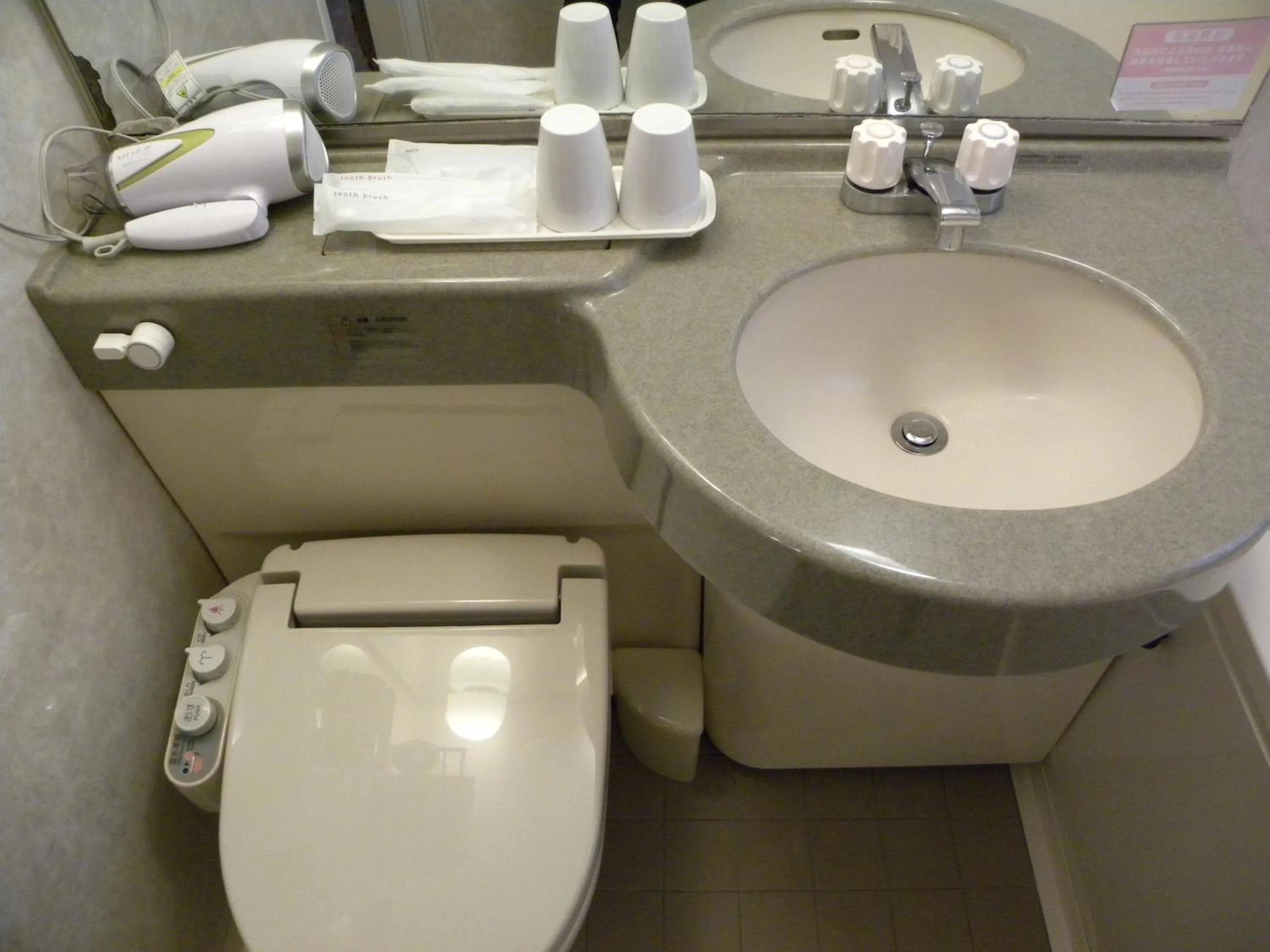 Photo of the whole room in Hotel New Green Okachimachi