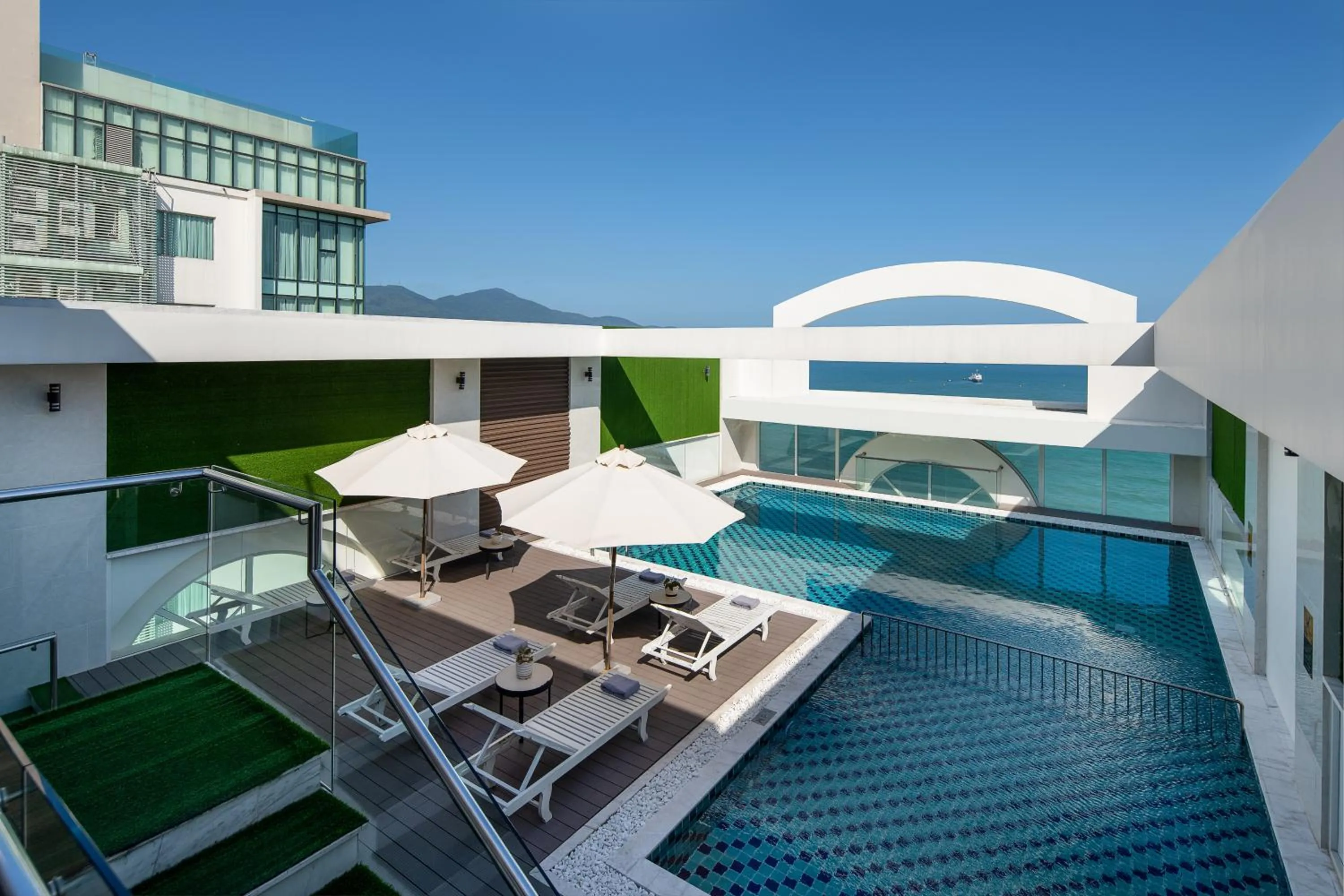 Patio in Paracel Beach Hotel