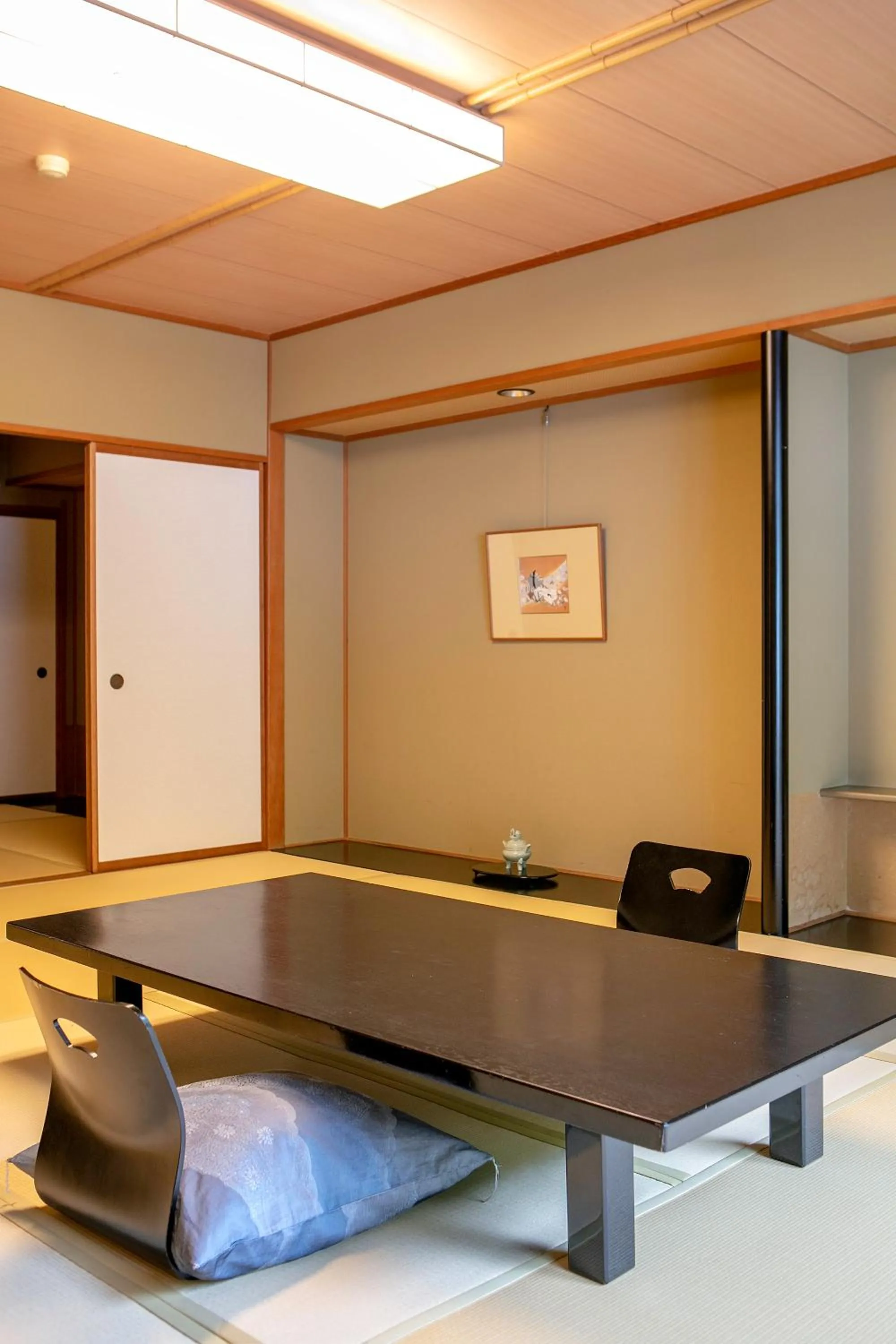 Photo of the whole room in Honjin