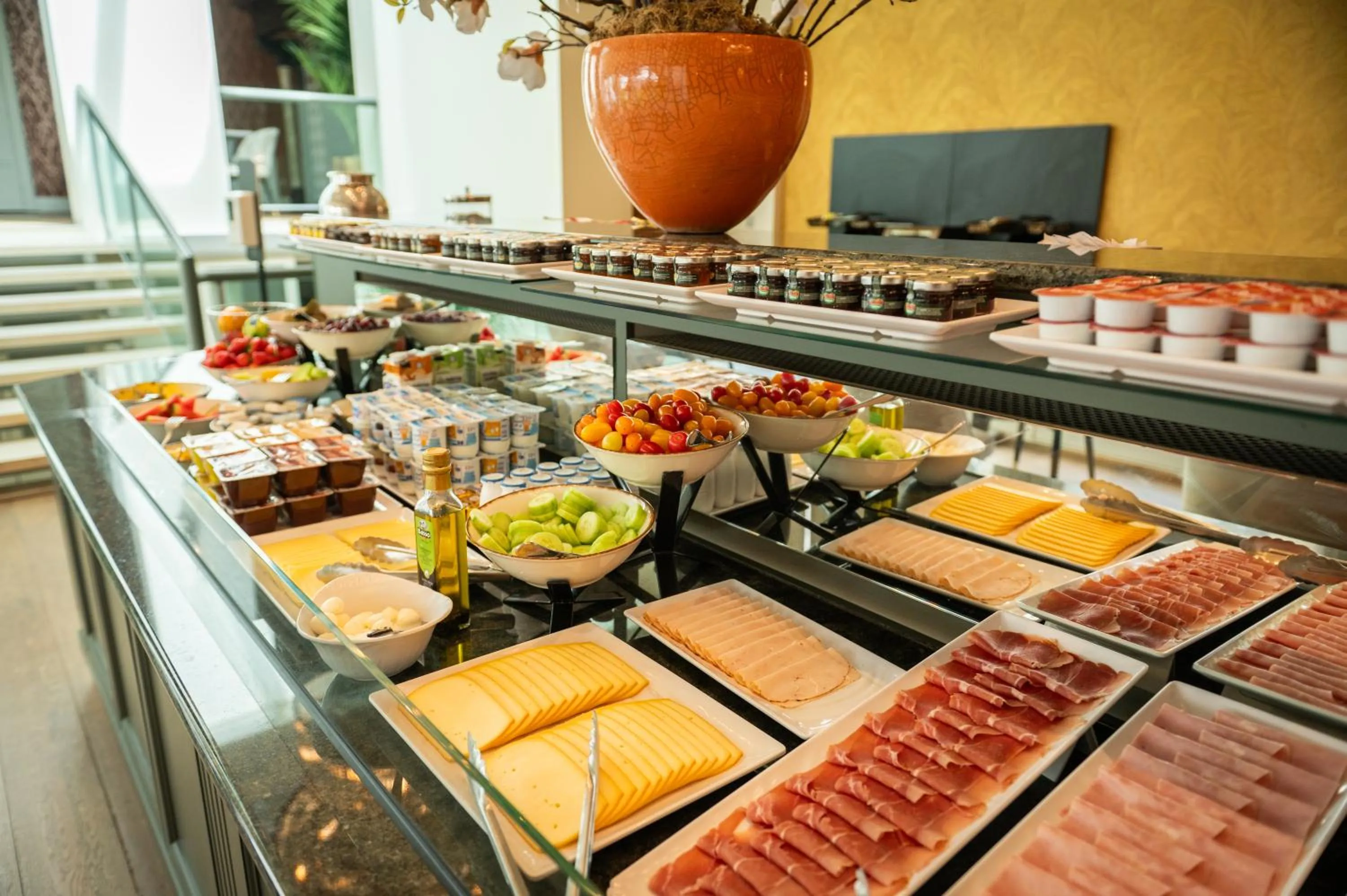 Buffet breakfast in Dukes' Arches Brugge - by Dukes' Hotel Collection