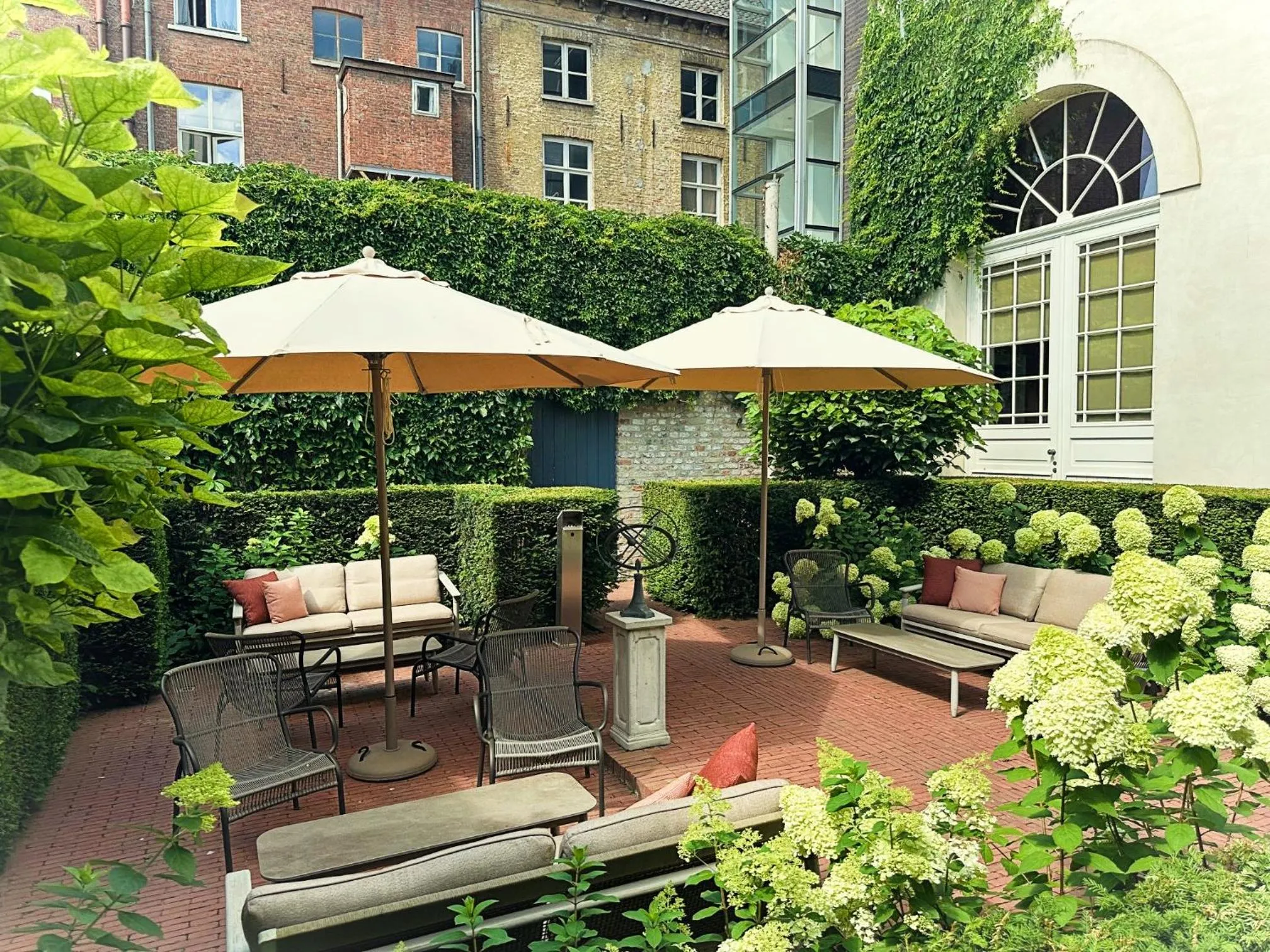 Inner courtyard view in Dukes' Arches Brugge - by Dukes' Hotel Collection