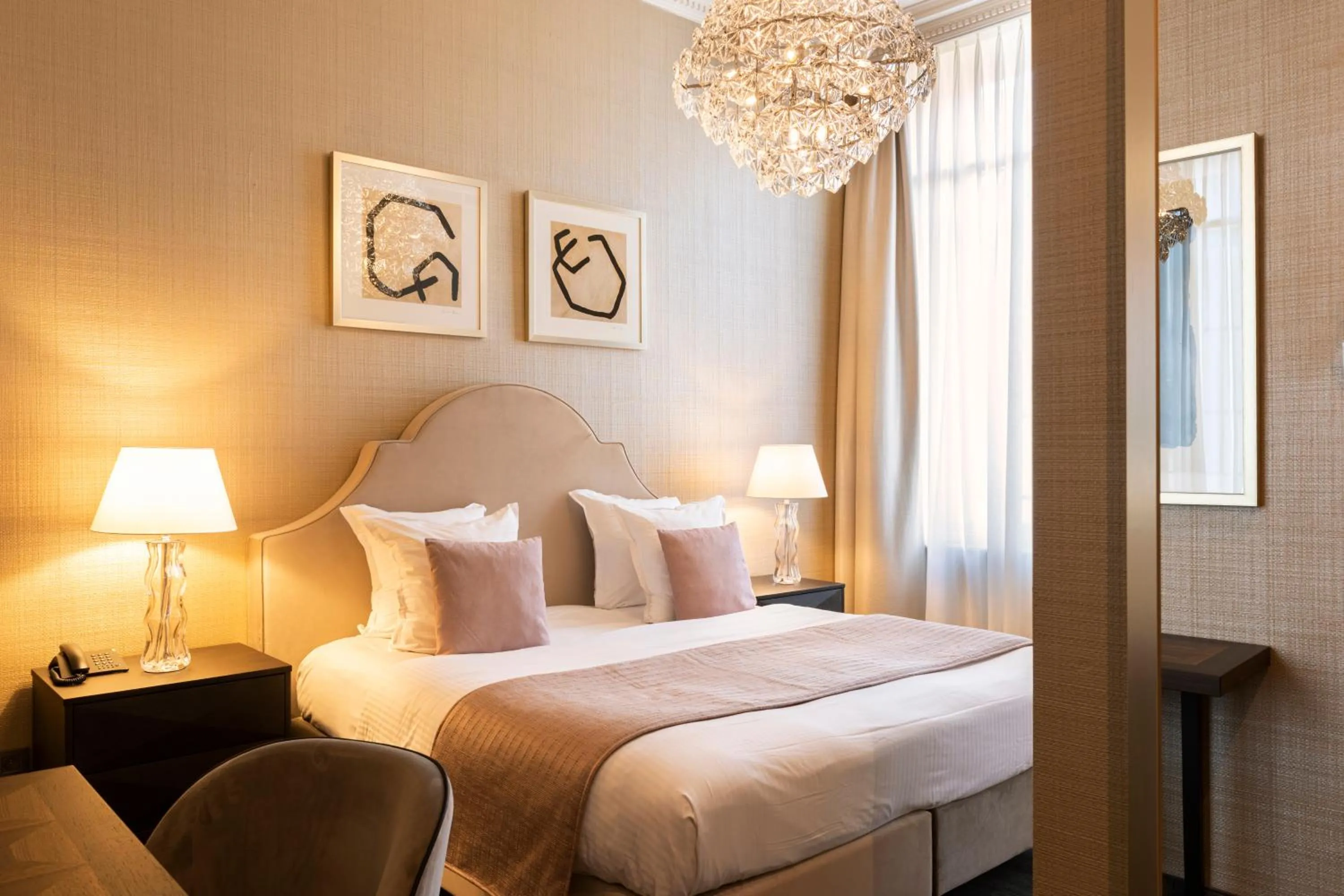 Bedroom, Bed in Dukes' Arches Brugge - by Dukes' Hotel Collection