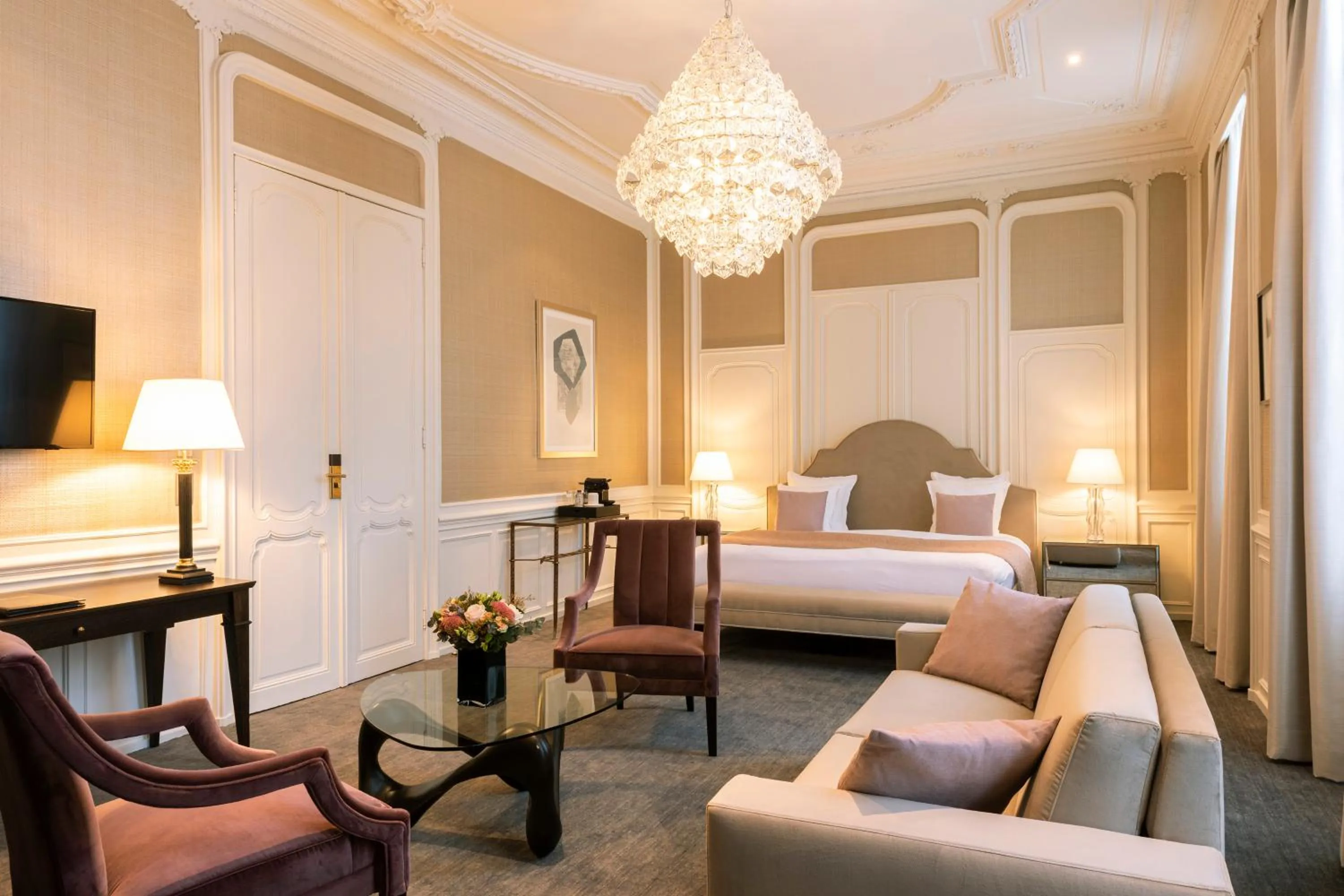 Seating area, Bed in Dukes' Arches Brugge - by Dukes' Hotel Collection