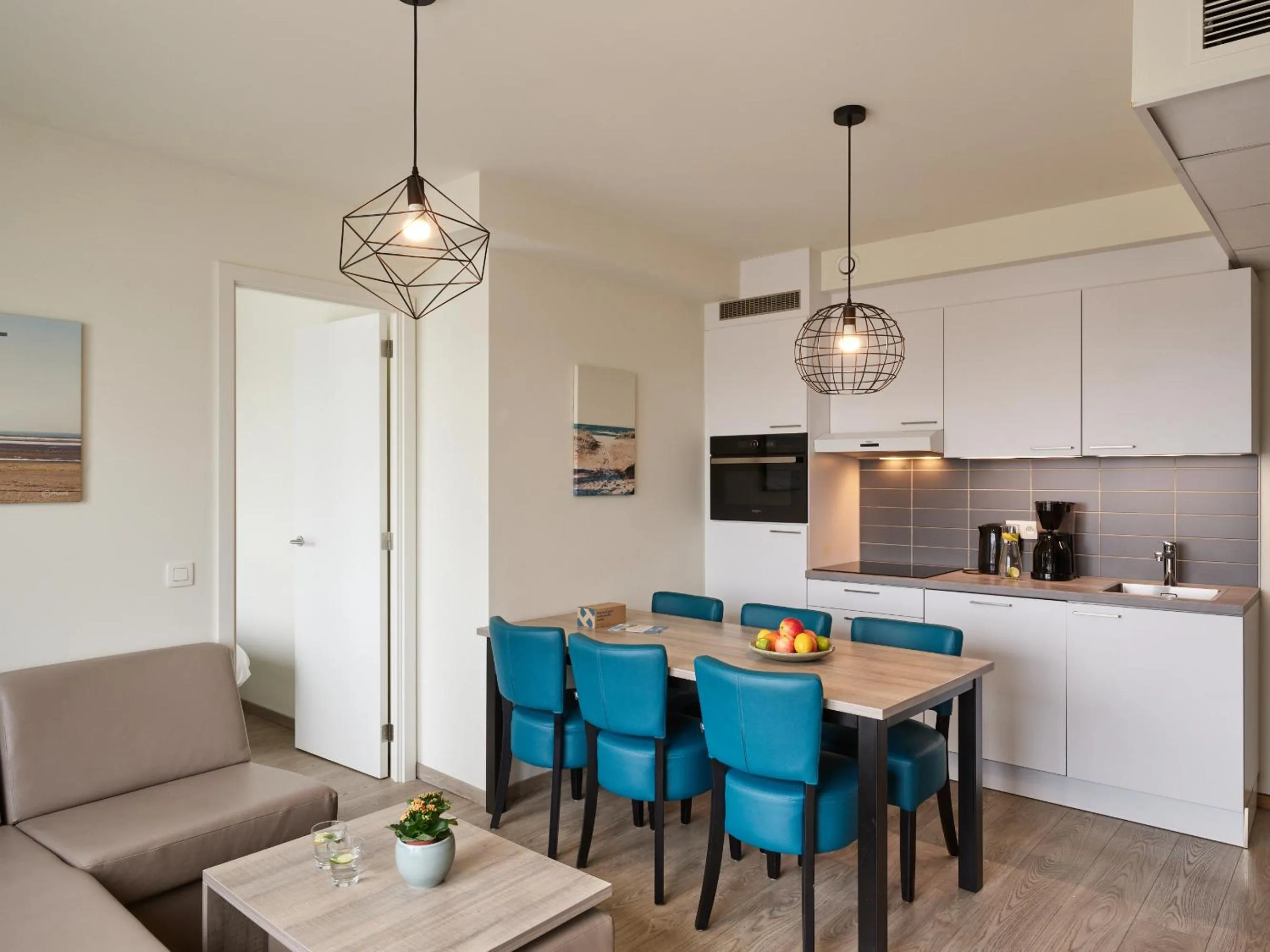 Dining area in Holiday Suites Zeebrugge