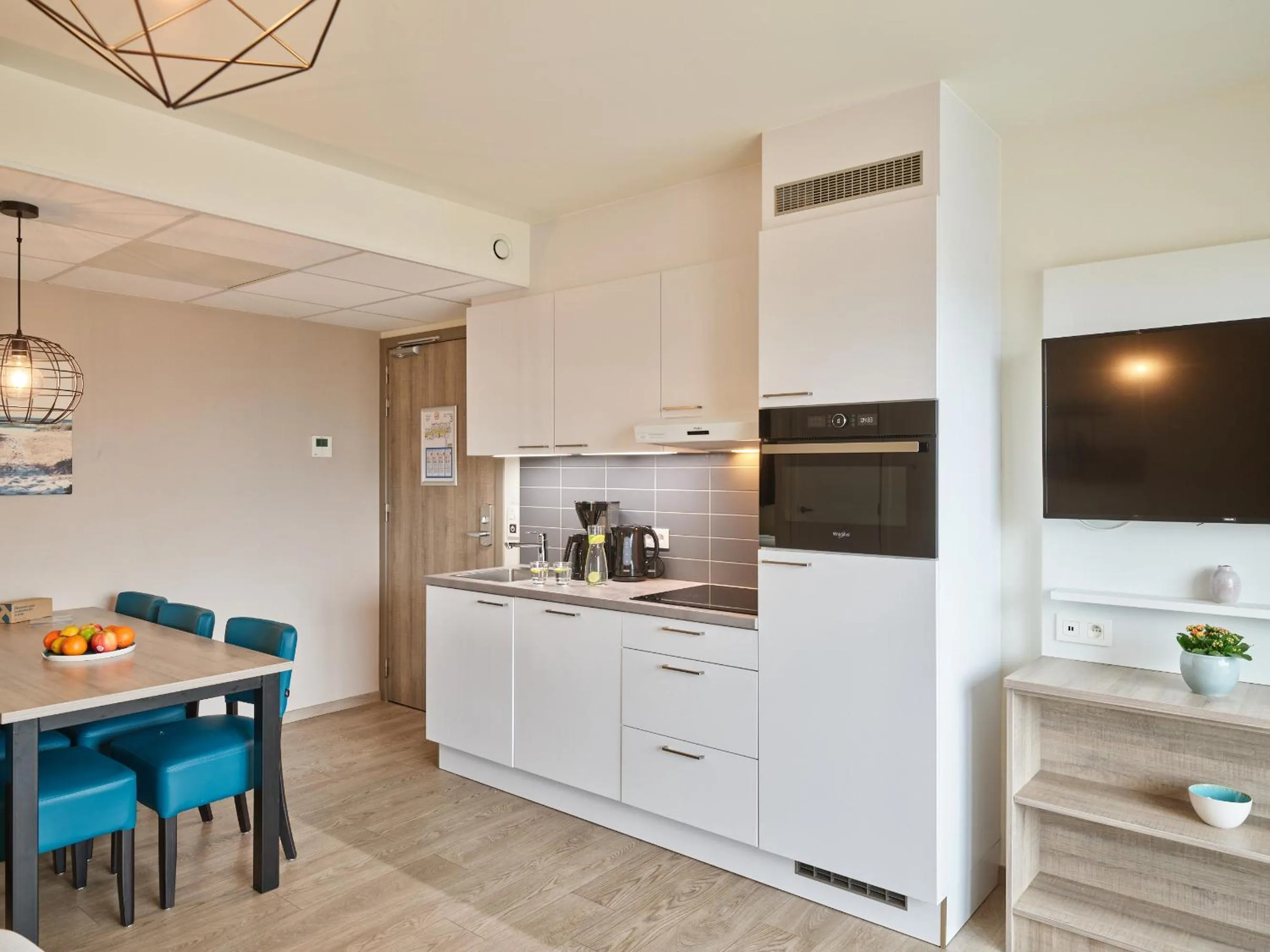 Dining area in Holiday Suites Zeebrugge