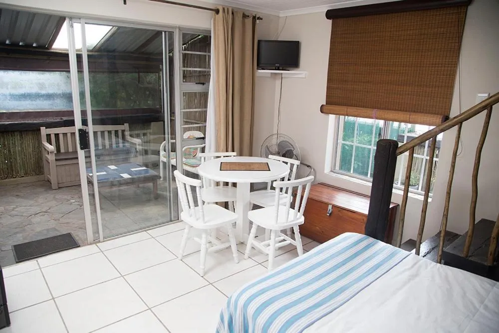 Bed in Ansteys Beach Self Catering Apartments
