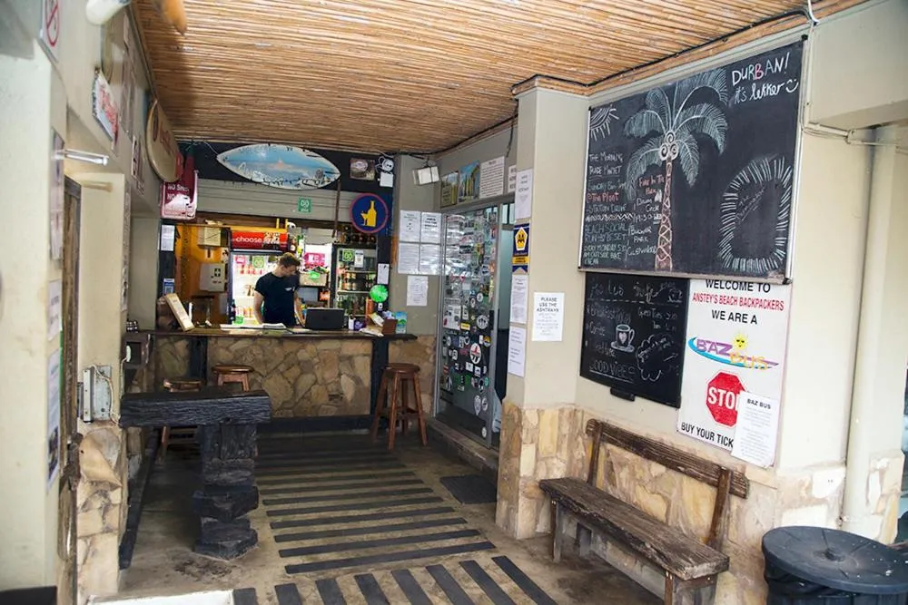 Restaurant/places to eat in Ansteys Beach Self Catering Apartments