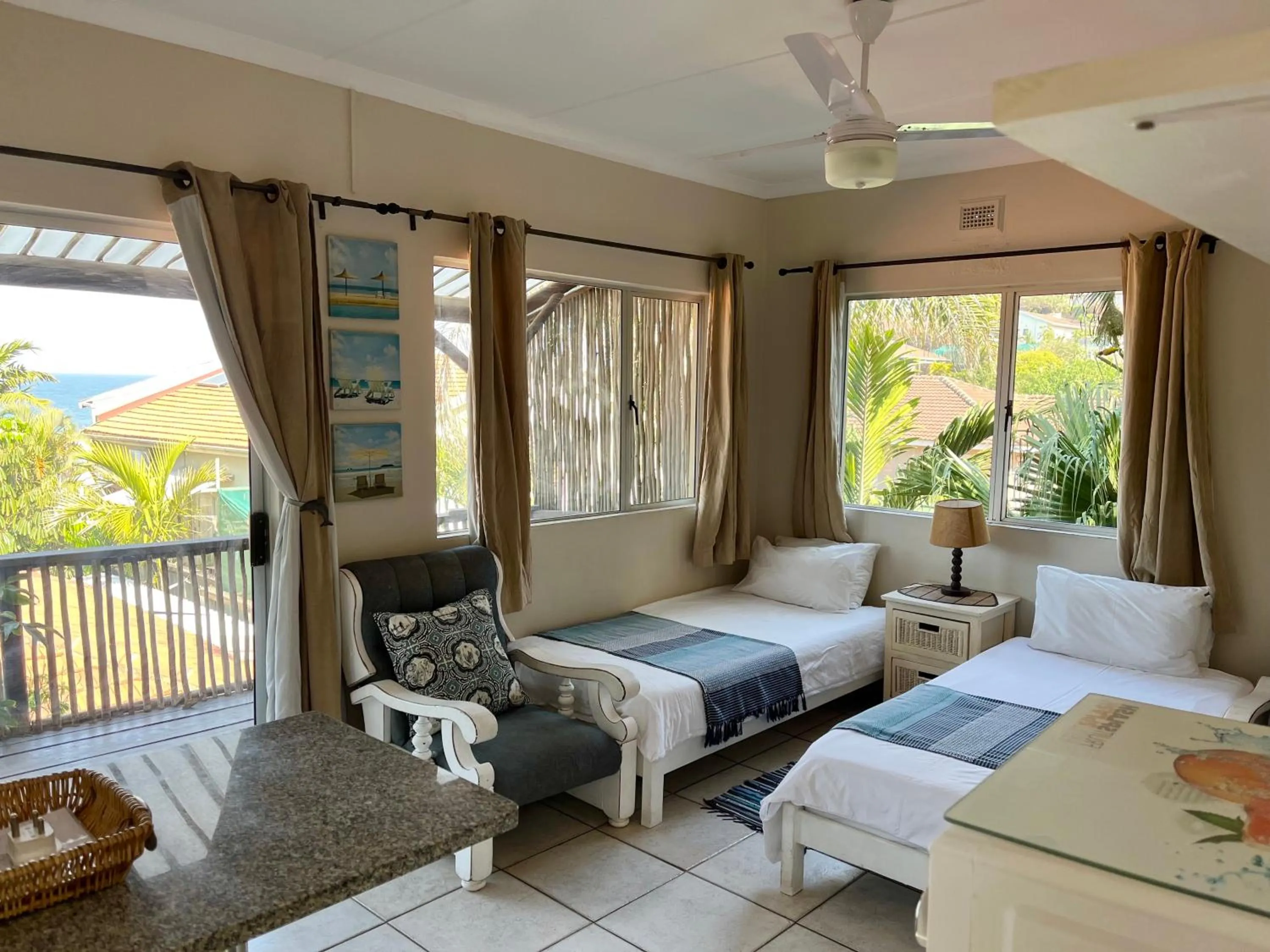 Bed in Ansteys Beach Self Catering Apartments