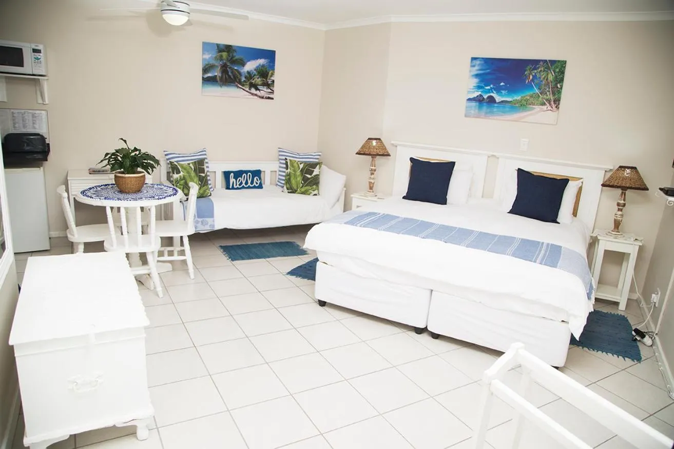 Bed in Ansteys Beach Self Catering Apartments