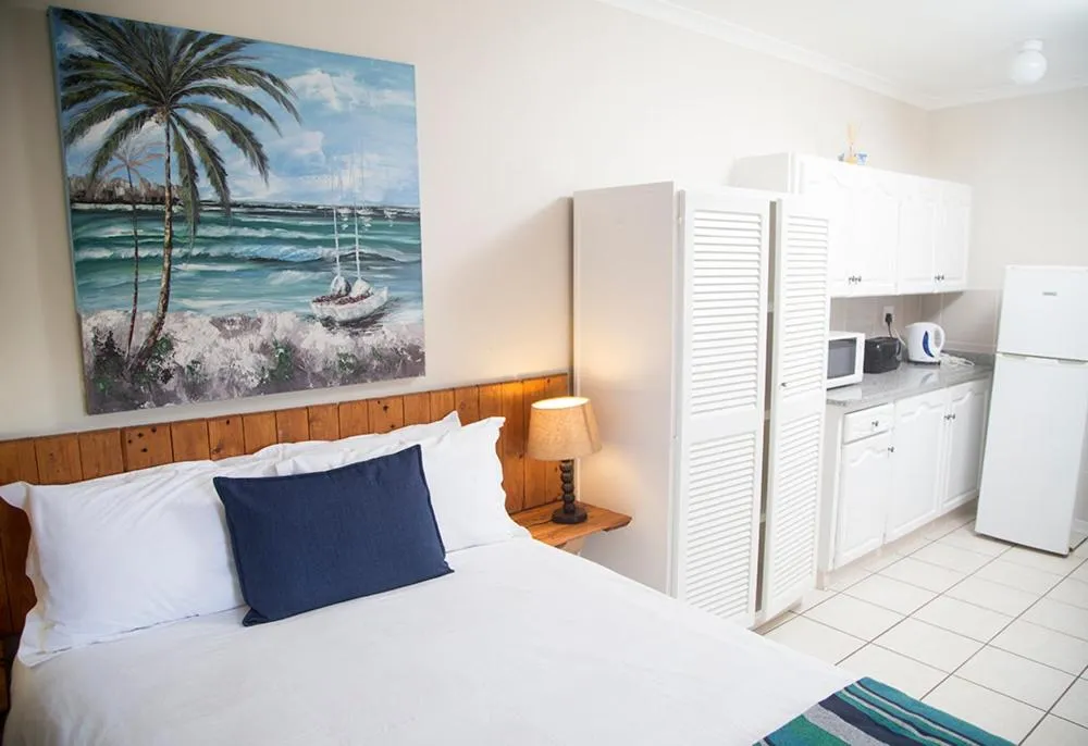 Bed in Ansteys Beach Self Catering Apartments