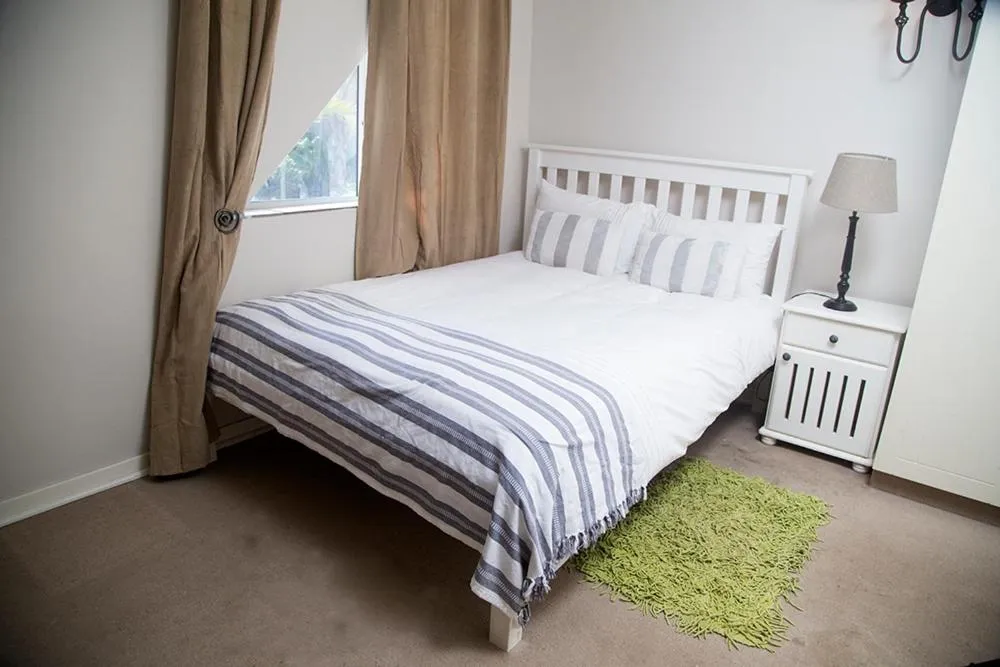 Bed in Ansteys Beach Self Catering Apartments
