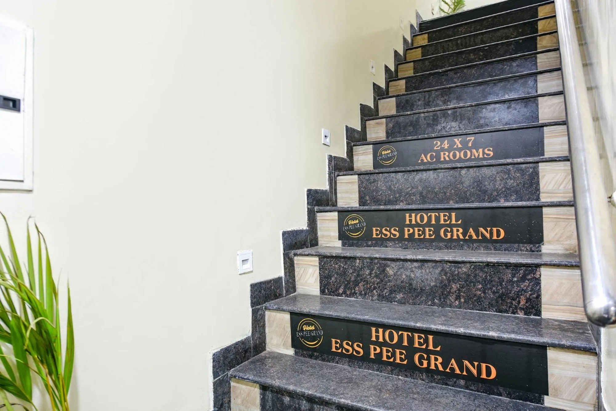 Lobby or reception in FabHotel Ess Pee Grand