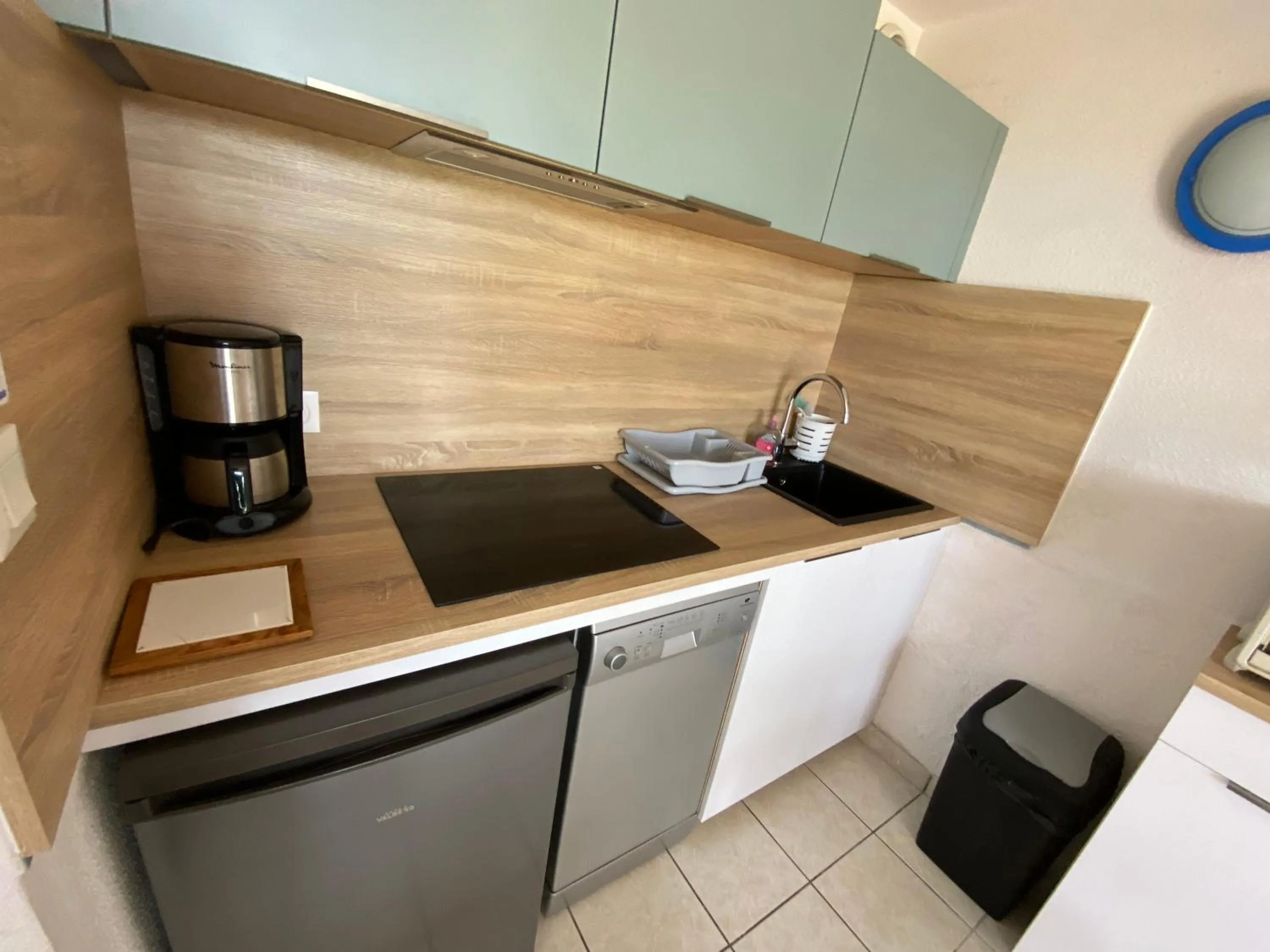 Kitchen or kitchenette in Maisonnette 6 pers- Piscine commune - Plage à 500 m- LOEIZ
