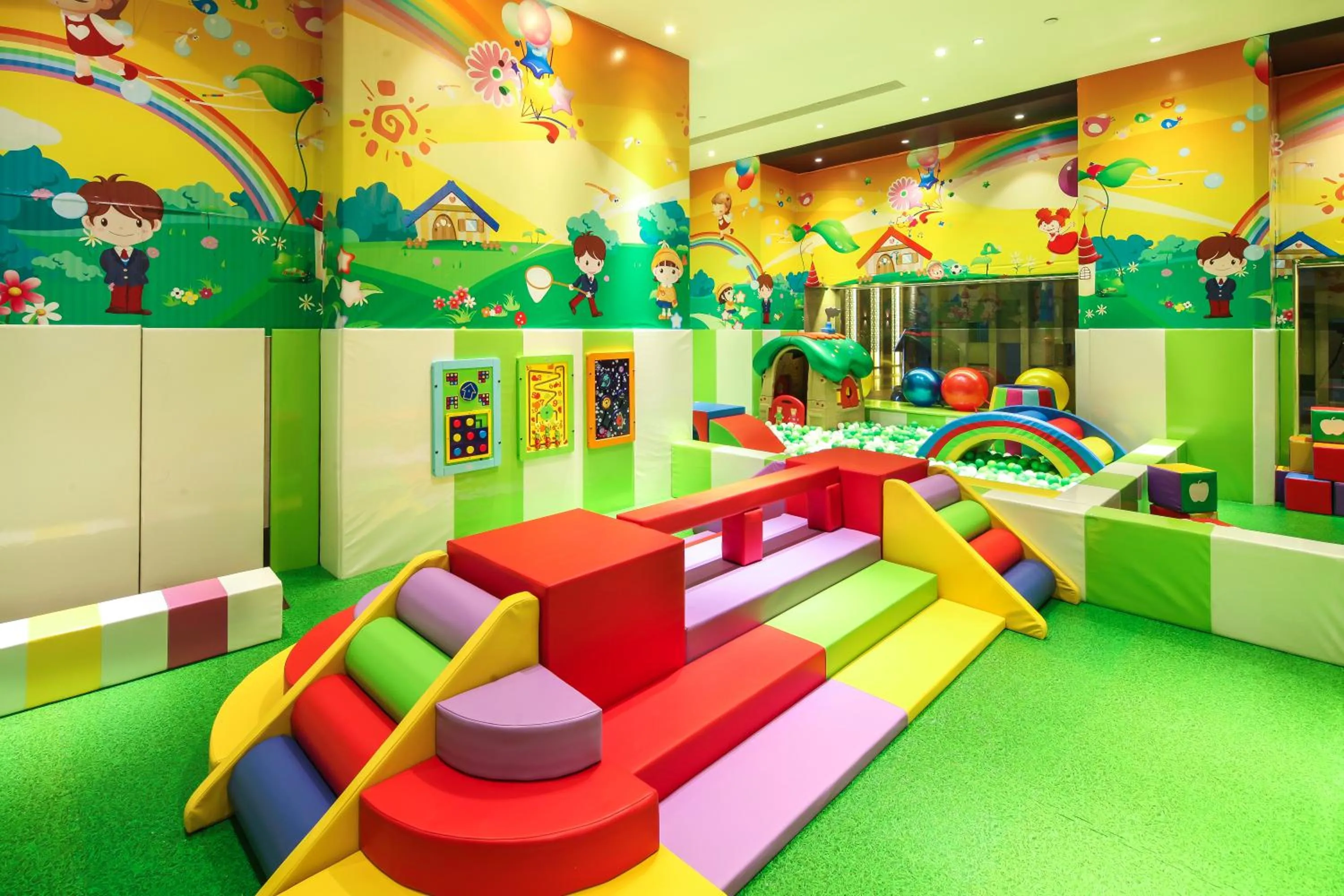 Children play ground in Howard Johnson Sandalwoods Resort Huizhou