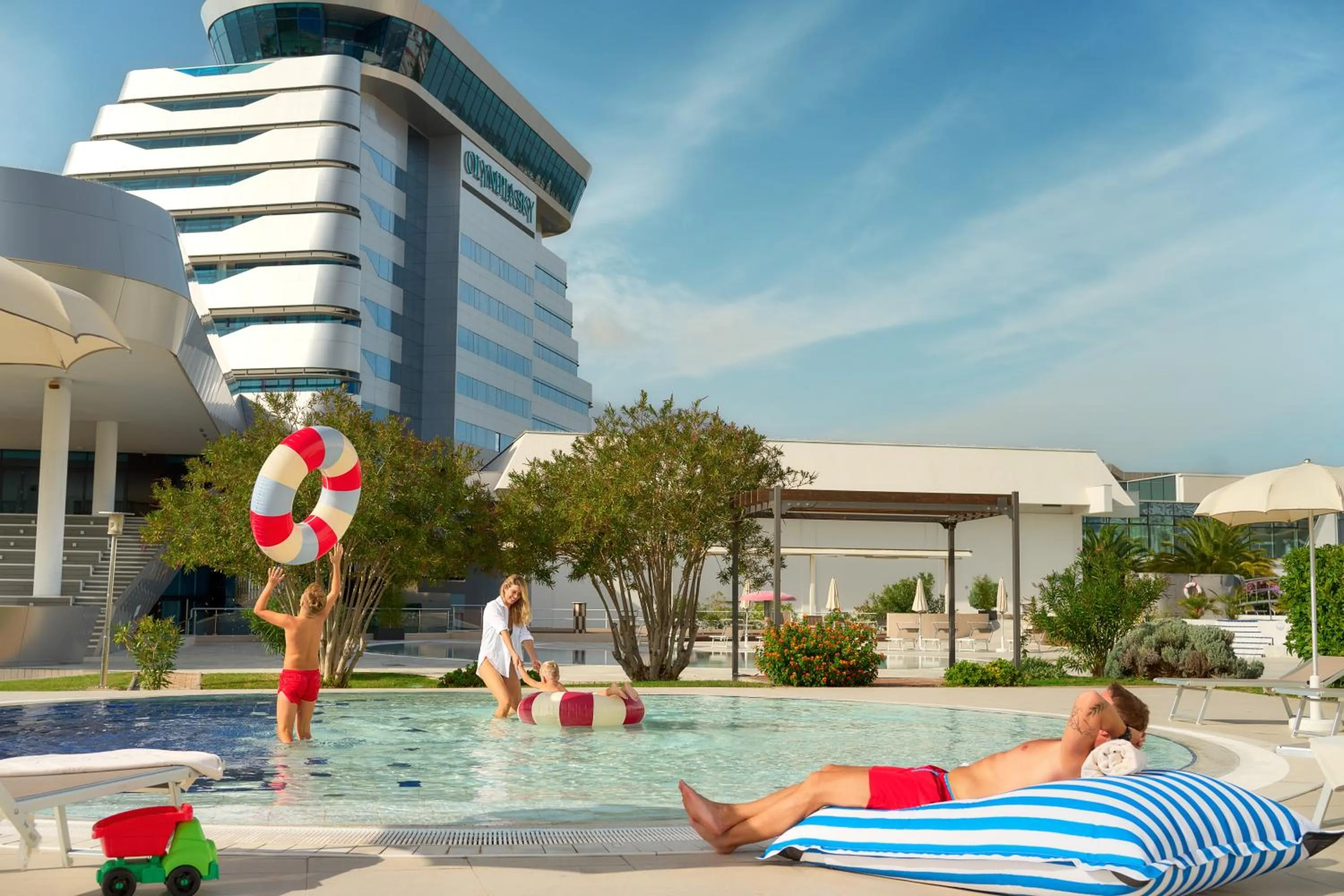Swimming pool in Hotel Olympia Sky