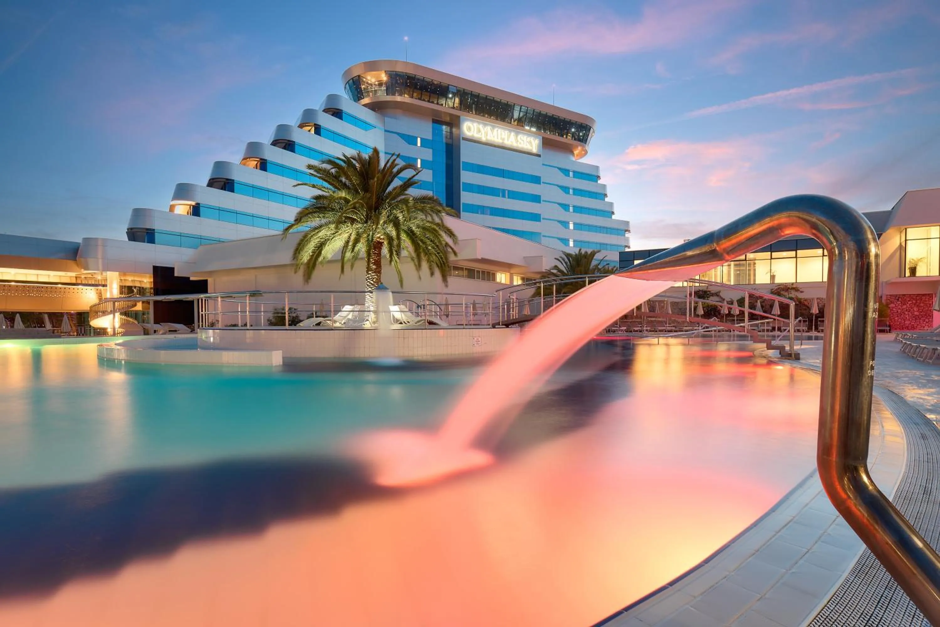 Swimming pool in Hotel Olympia Sky