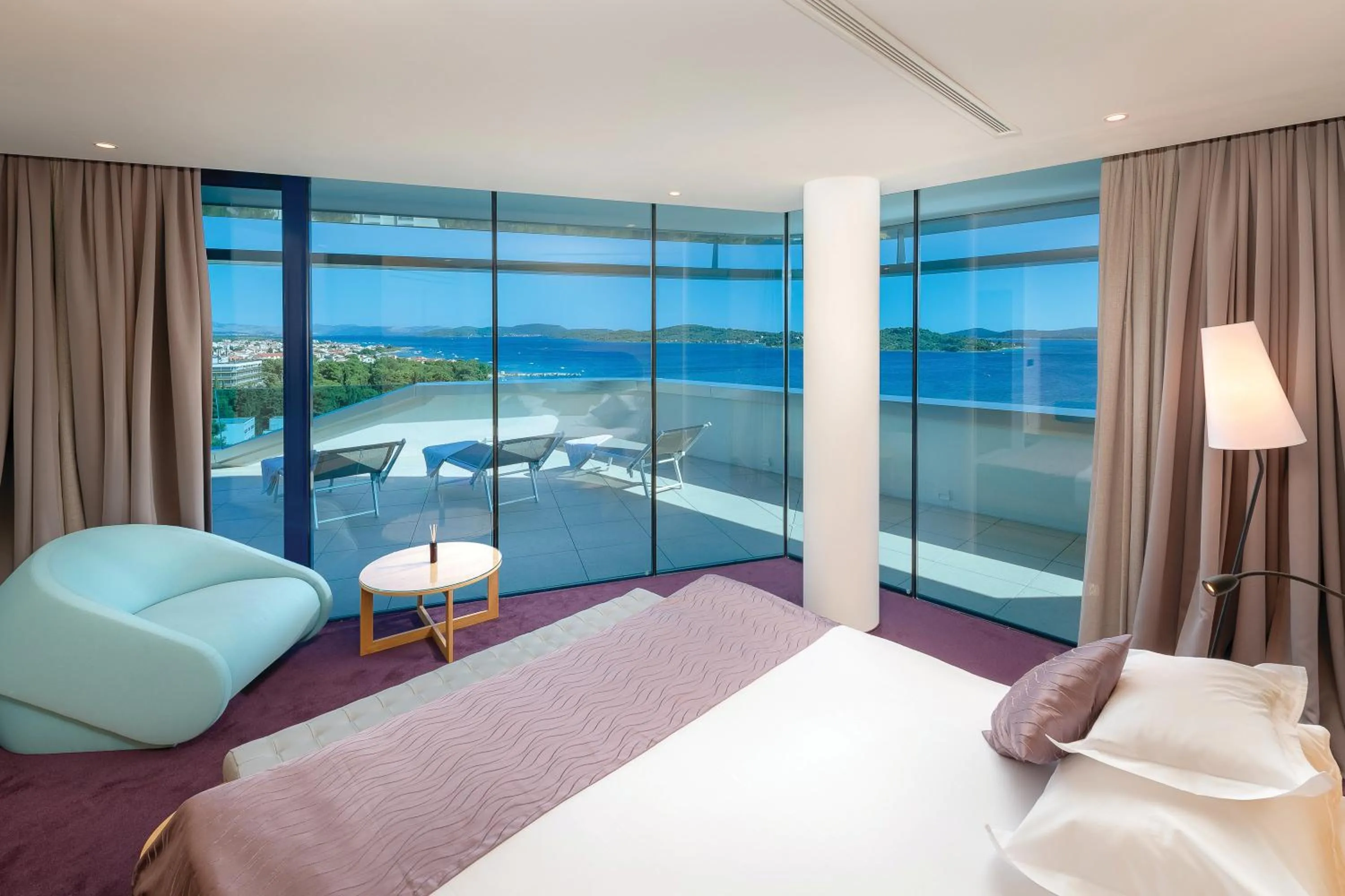 Balcony/Terrace, Bed in Hotel Olympia Sky