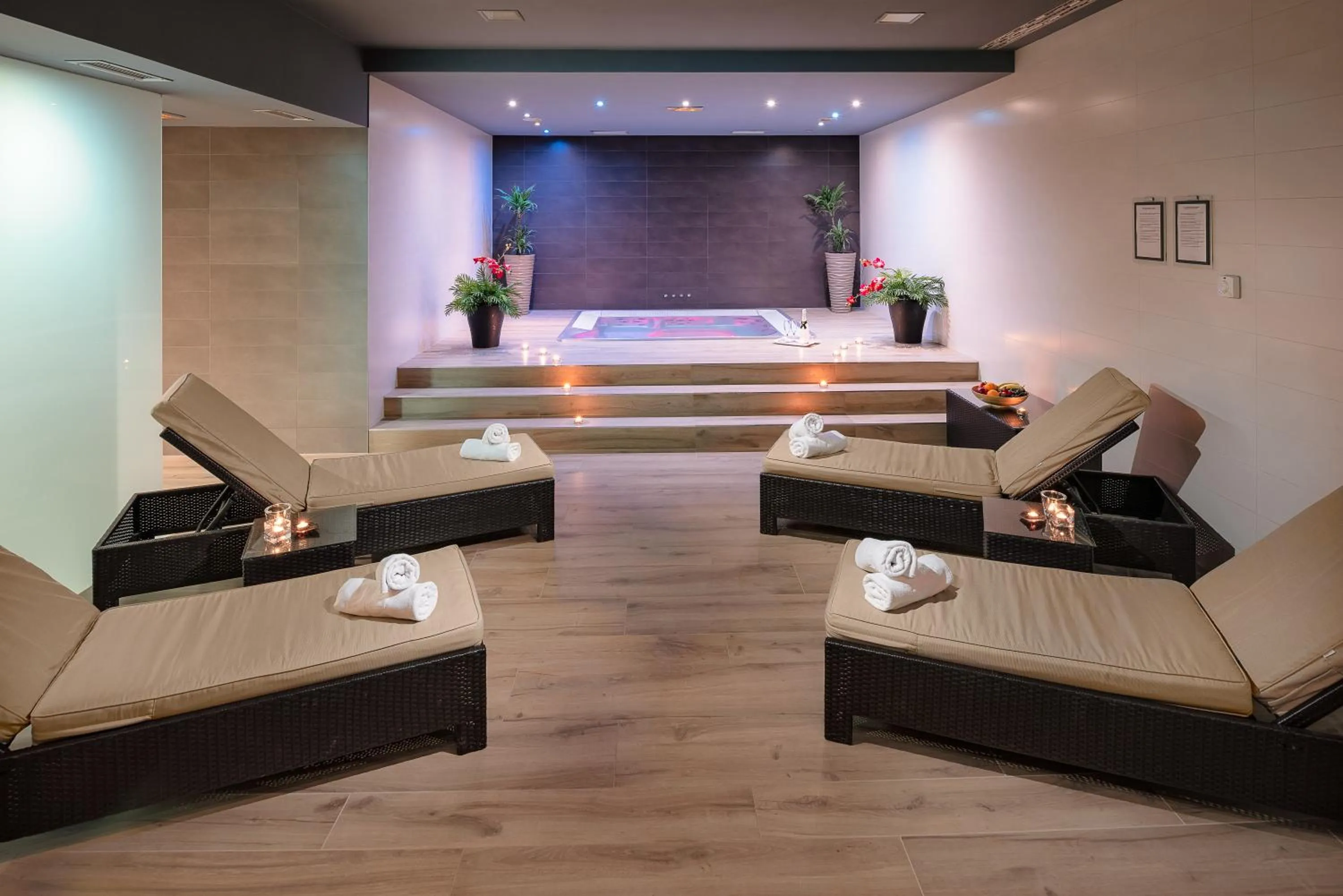 Hot Tub in Hotel Olympia Sky