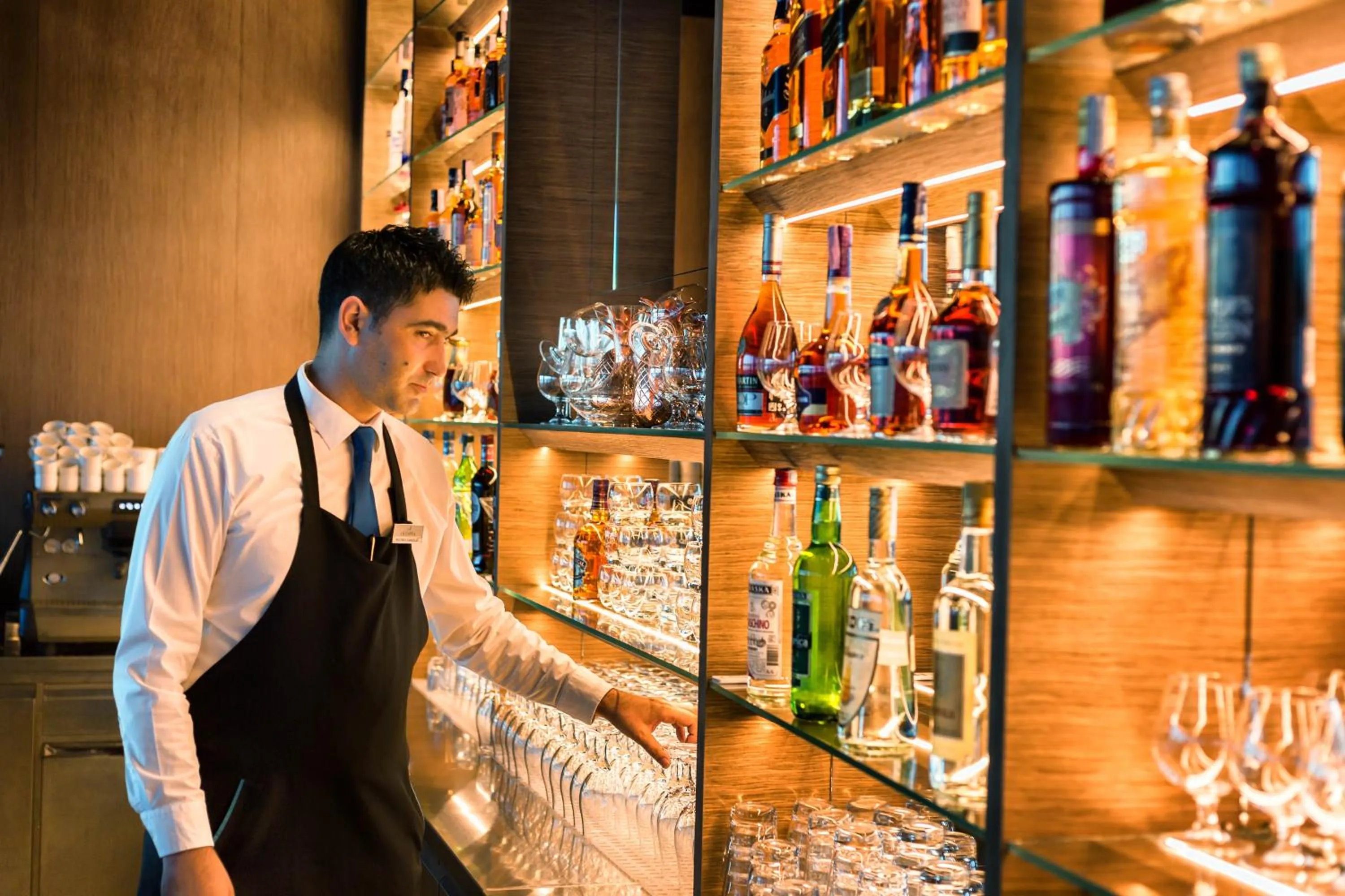 Restaurant/places to eat in Hotel Olympia Sky