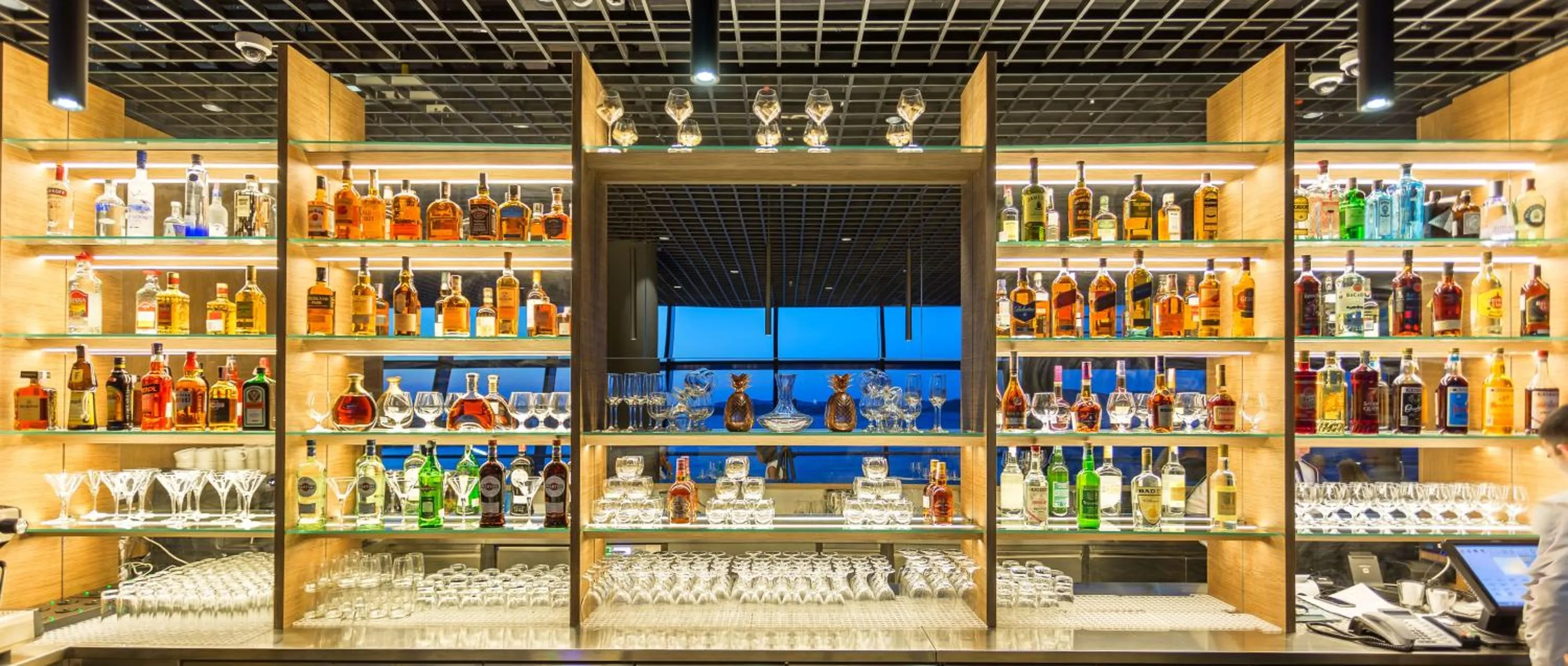 Restaurant/places to eat in Hotel Olympia Sky