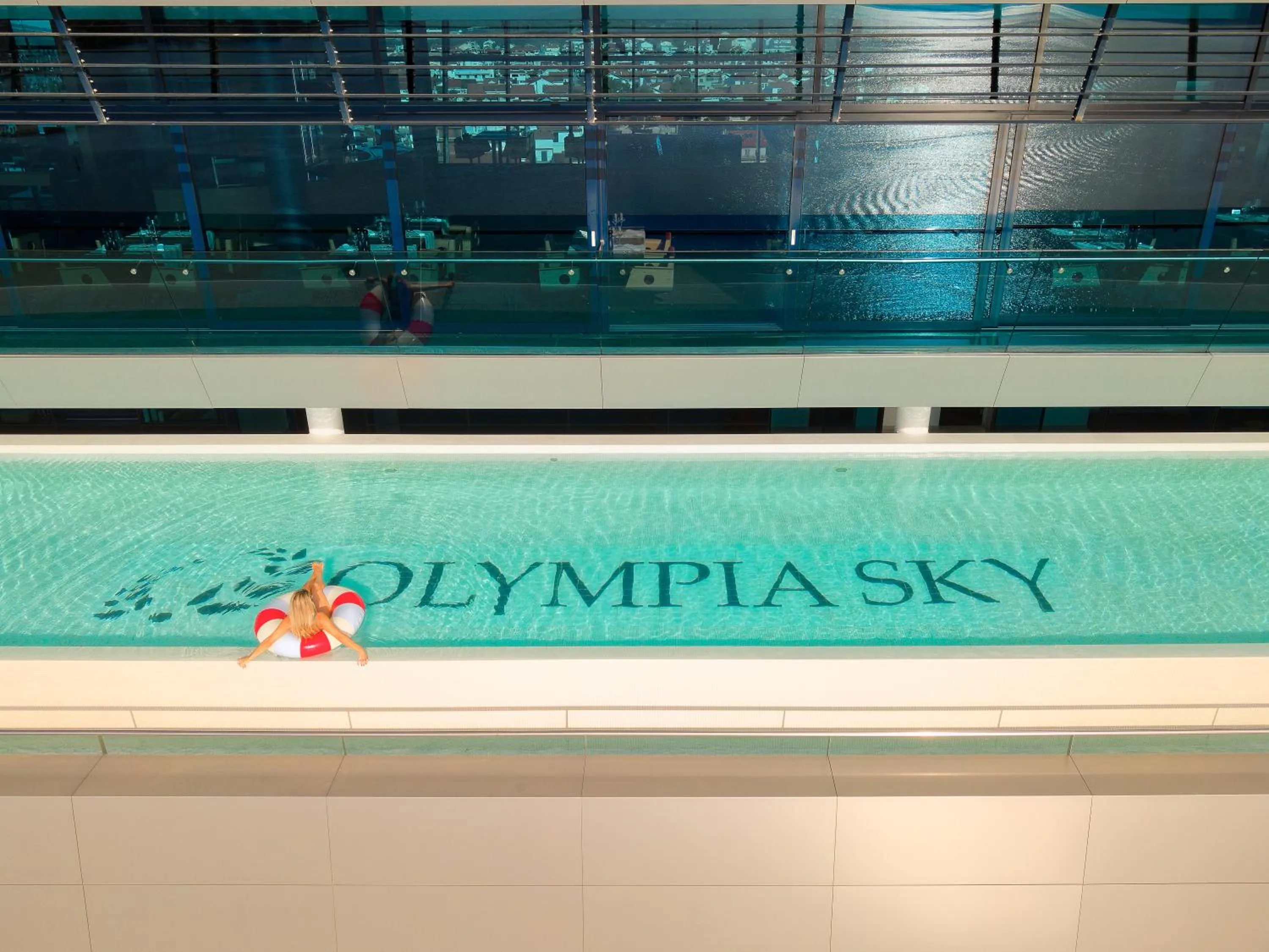 Swimming pool in Hotel Olympia Sky