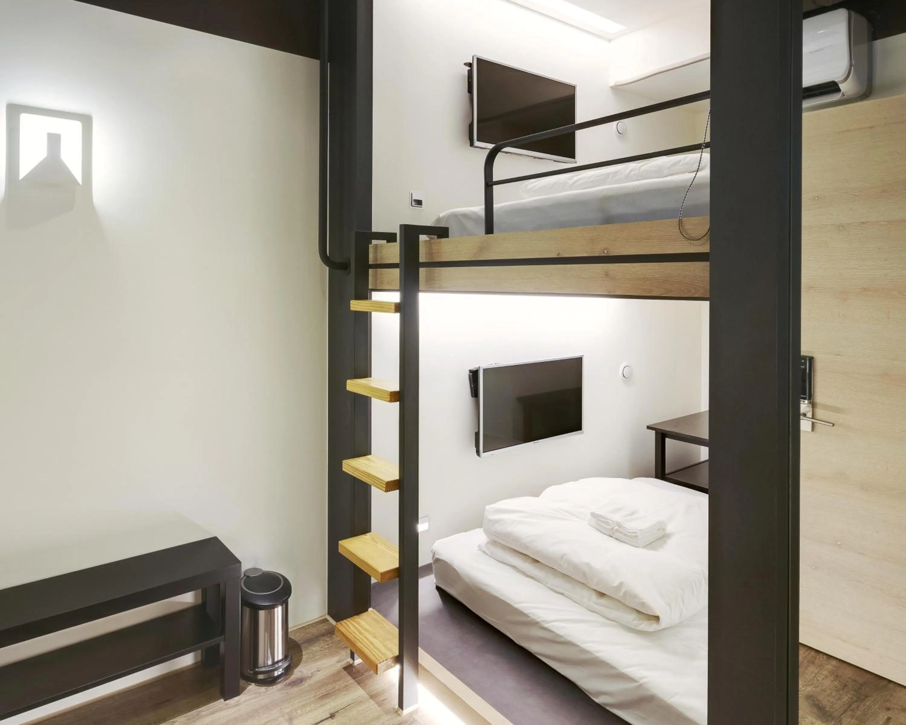 Photo of the whole room, Bed in Taiwan Youth Hostel & Capsule Hotel