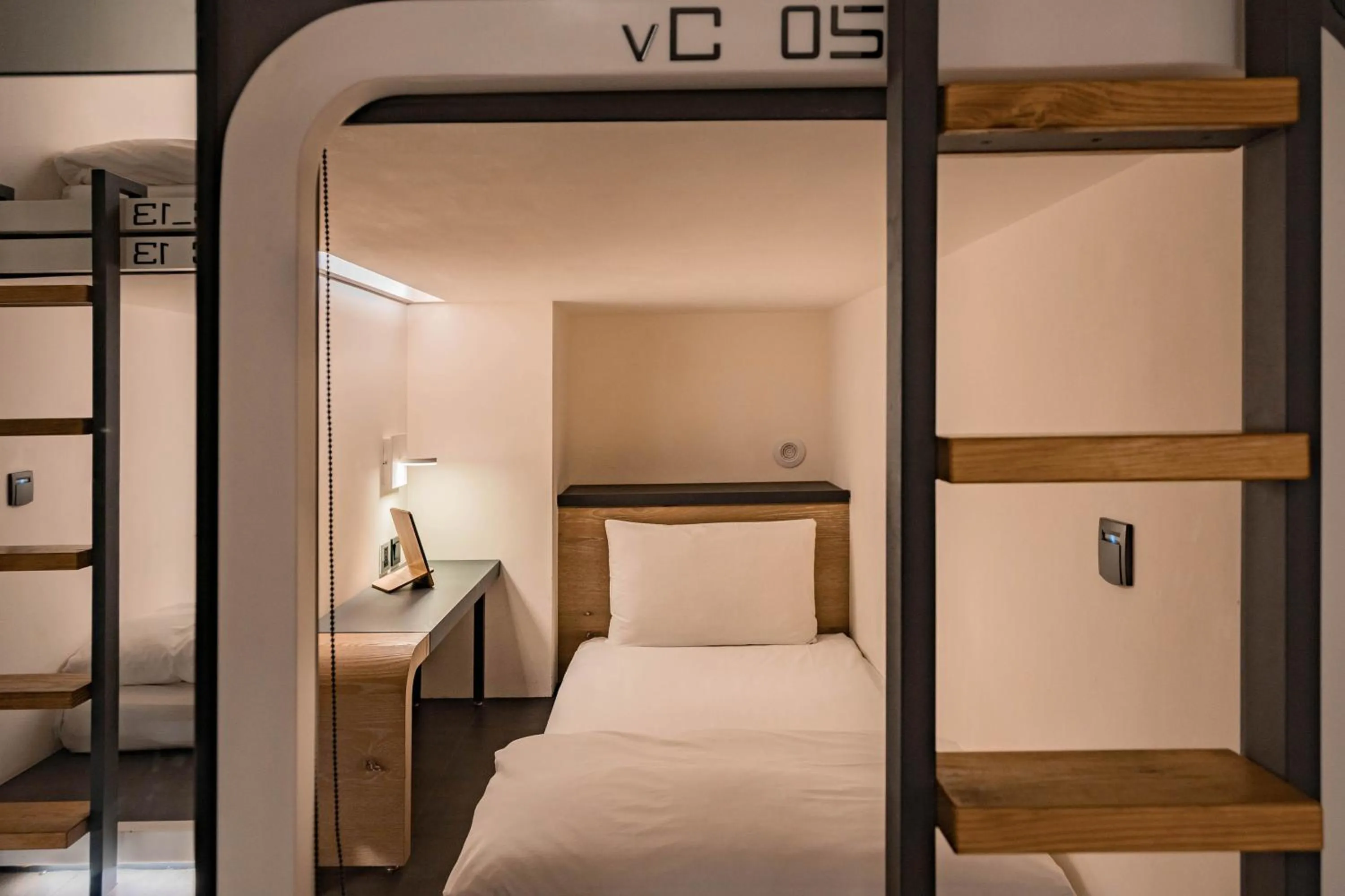 Bed in Taiwan Youth Hostel & Capsule Hotel
