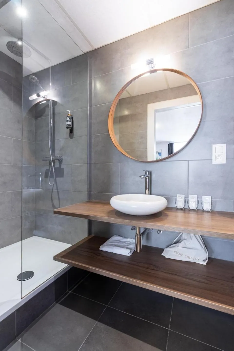 Shower in Hotel Montovani