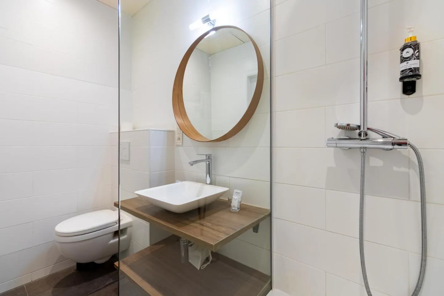 Shower in Hotel Montovani