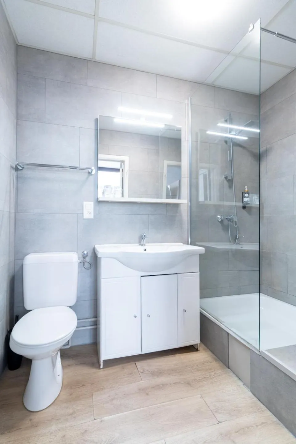 Shower in Hotel Montovani