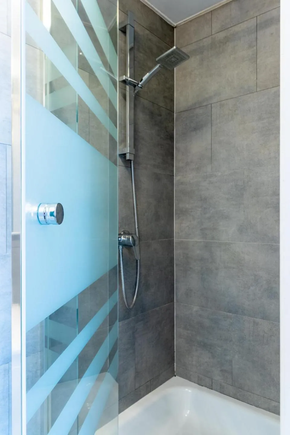 Shower in Hotel Montovani