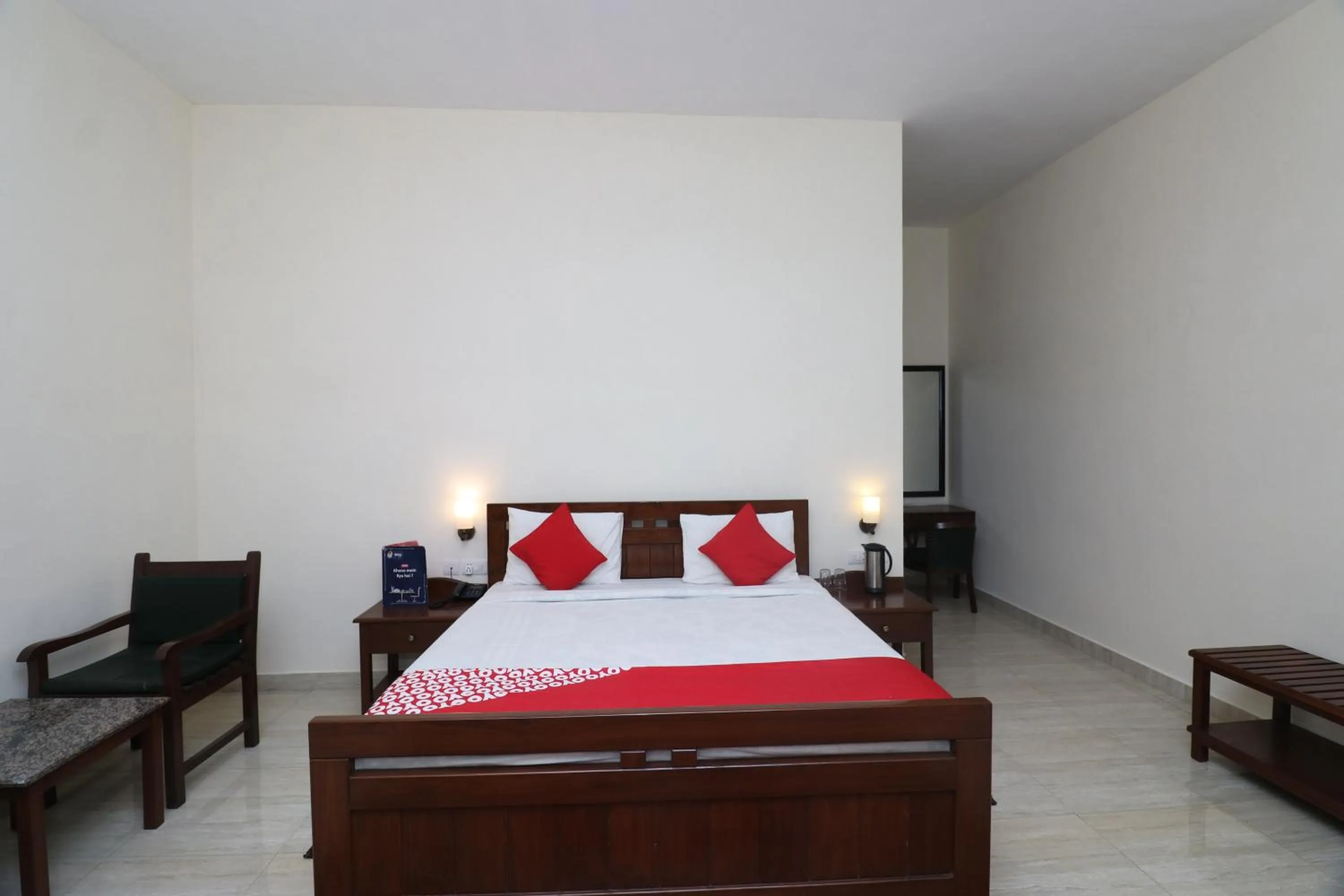 Photo of the whole room, Bed in Corbett Comfort Lodge