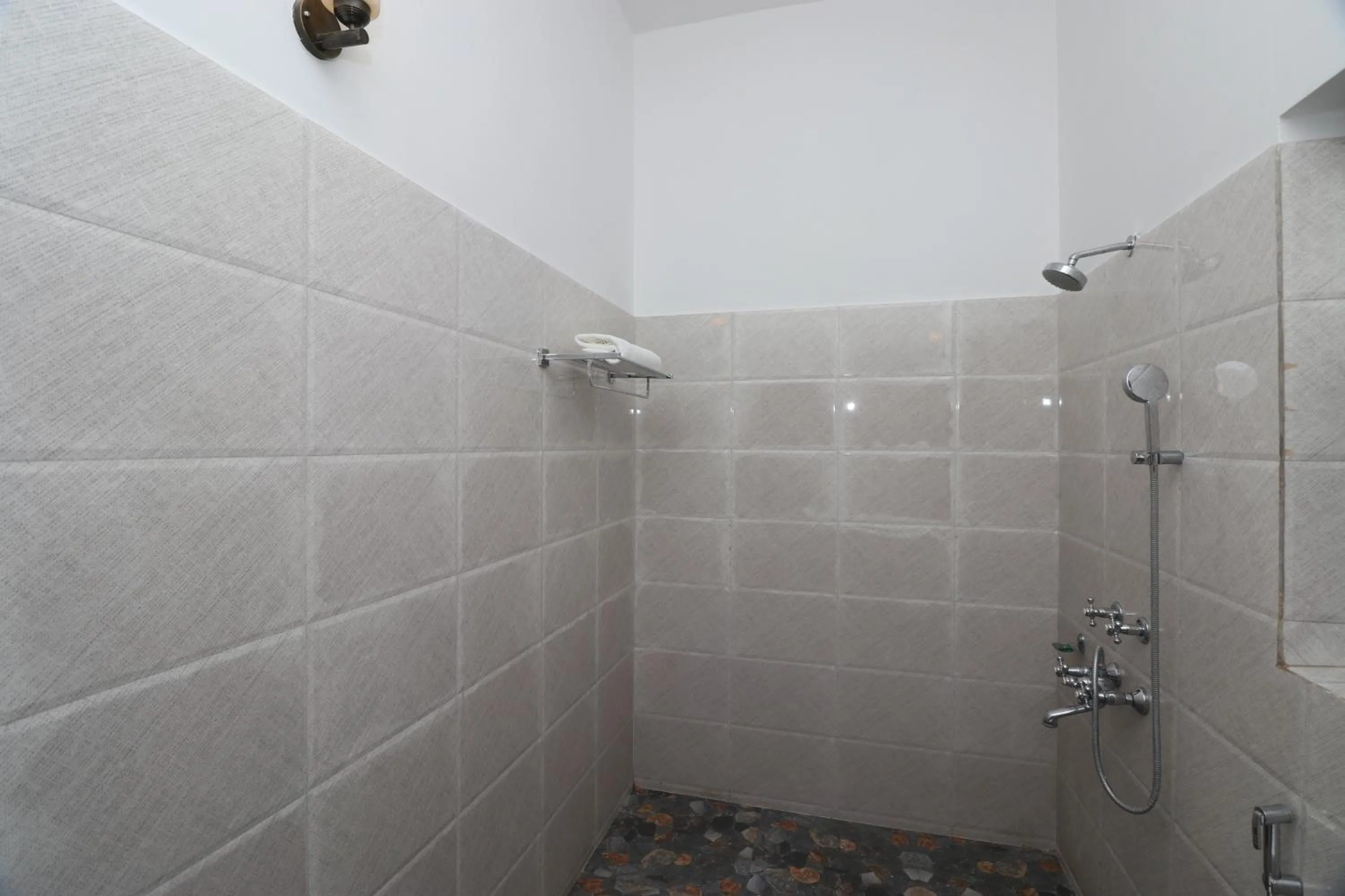 Bathroom in Corbett Comfort Lodge