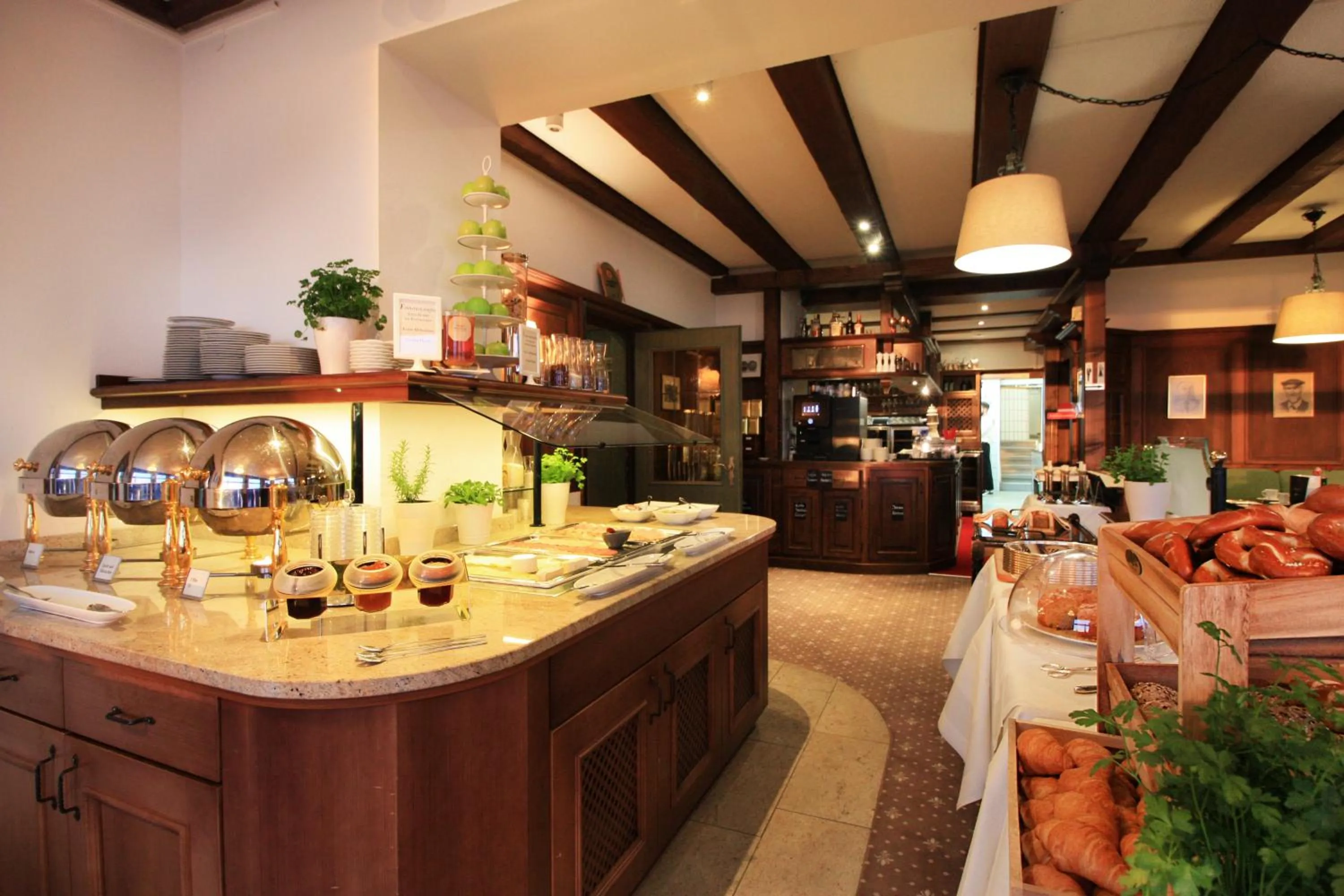 Restaurant/places to eat in Hotel Schiff am See