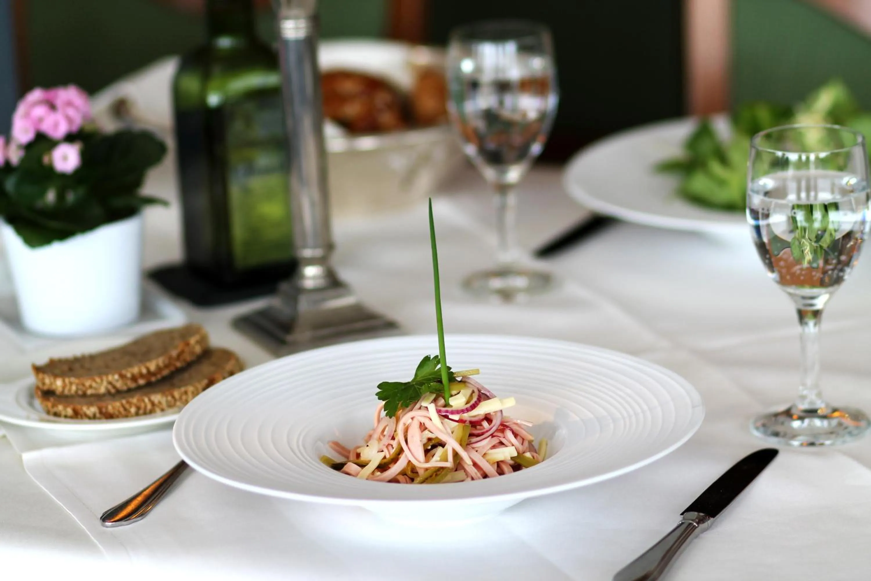 Restaurant/places to eat in Hotel Schiff am See