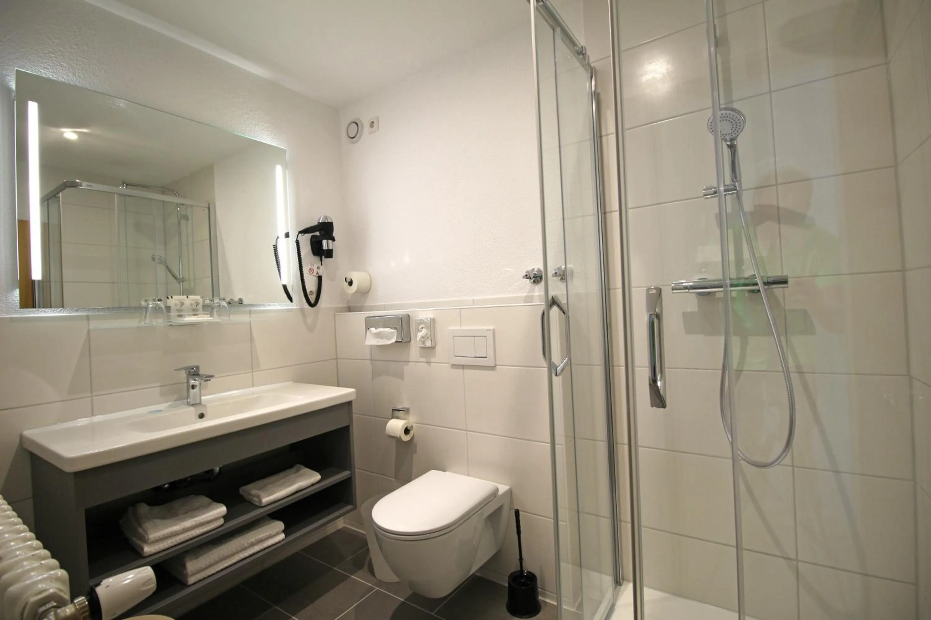 Shower in Hotel Schiff am See